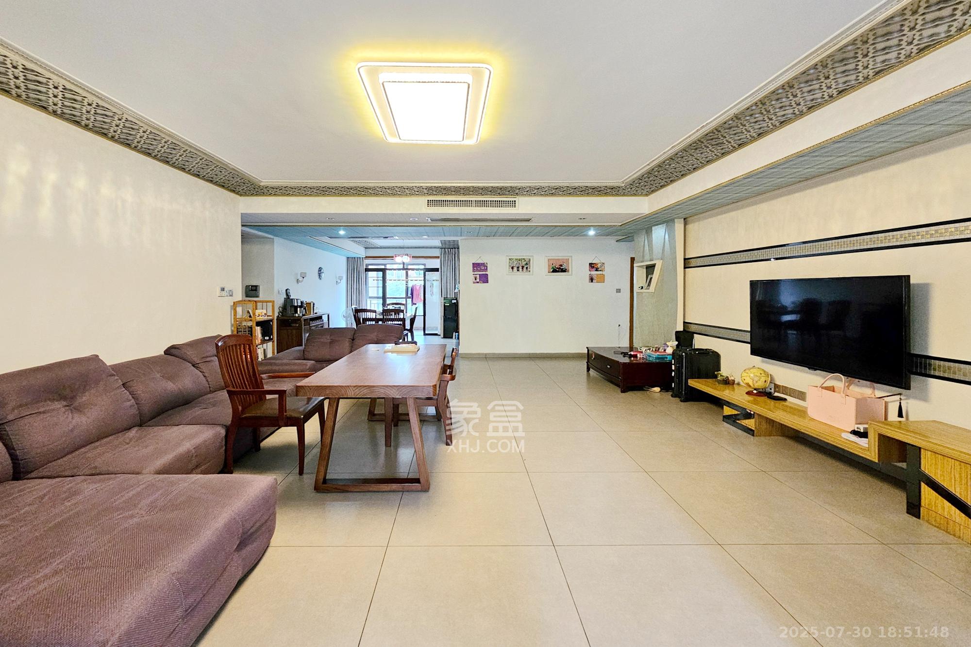 融科檀香山(融科紫檀、香山国际) 5室2厅3卫 280.0万 融科檀香山(融科紫檀、香山国际) 5室2厅3卫 280.0万客厅