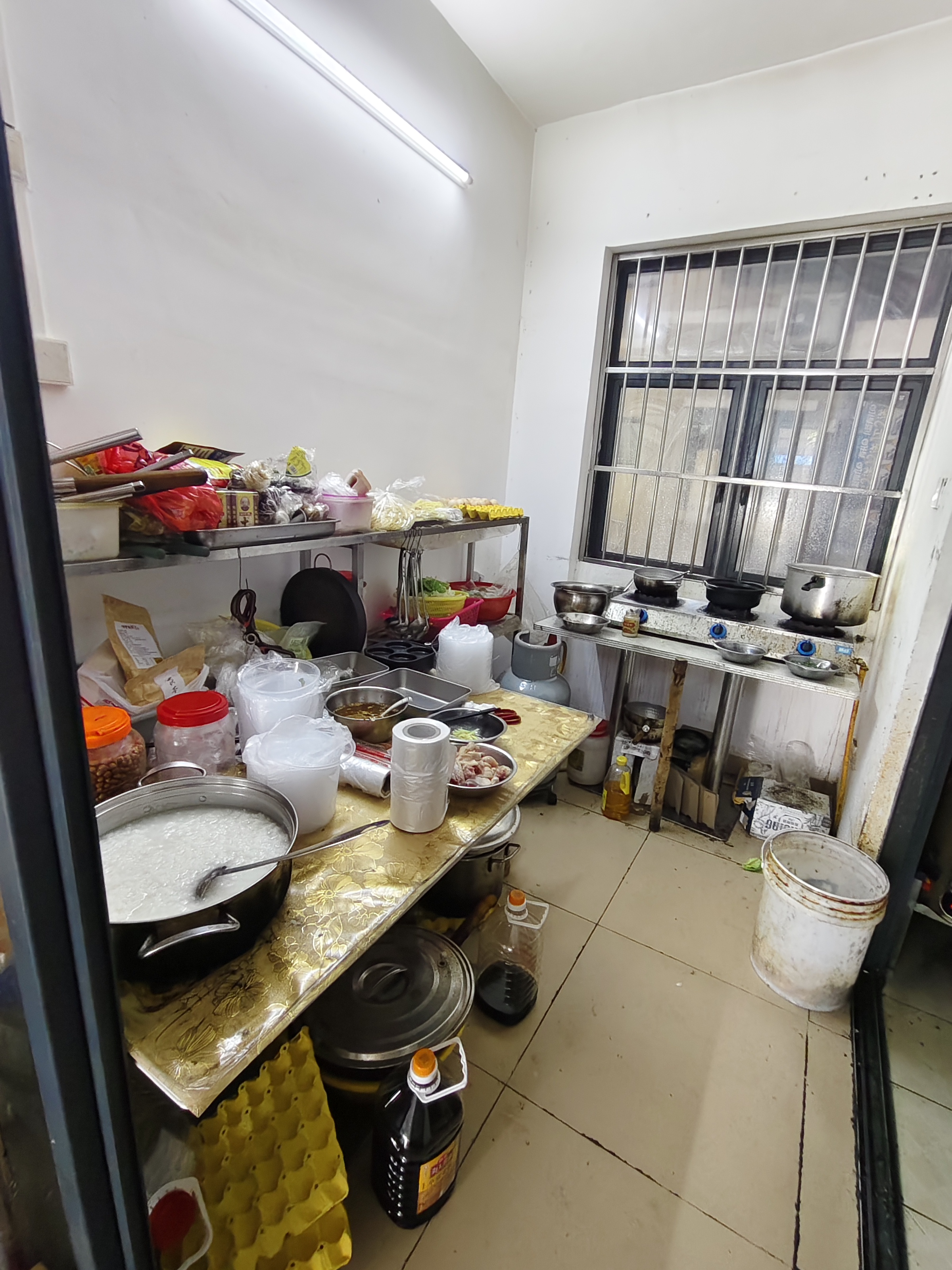 海侨花园  3室2厅1卫   3200.00元/月室内图