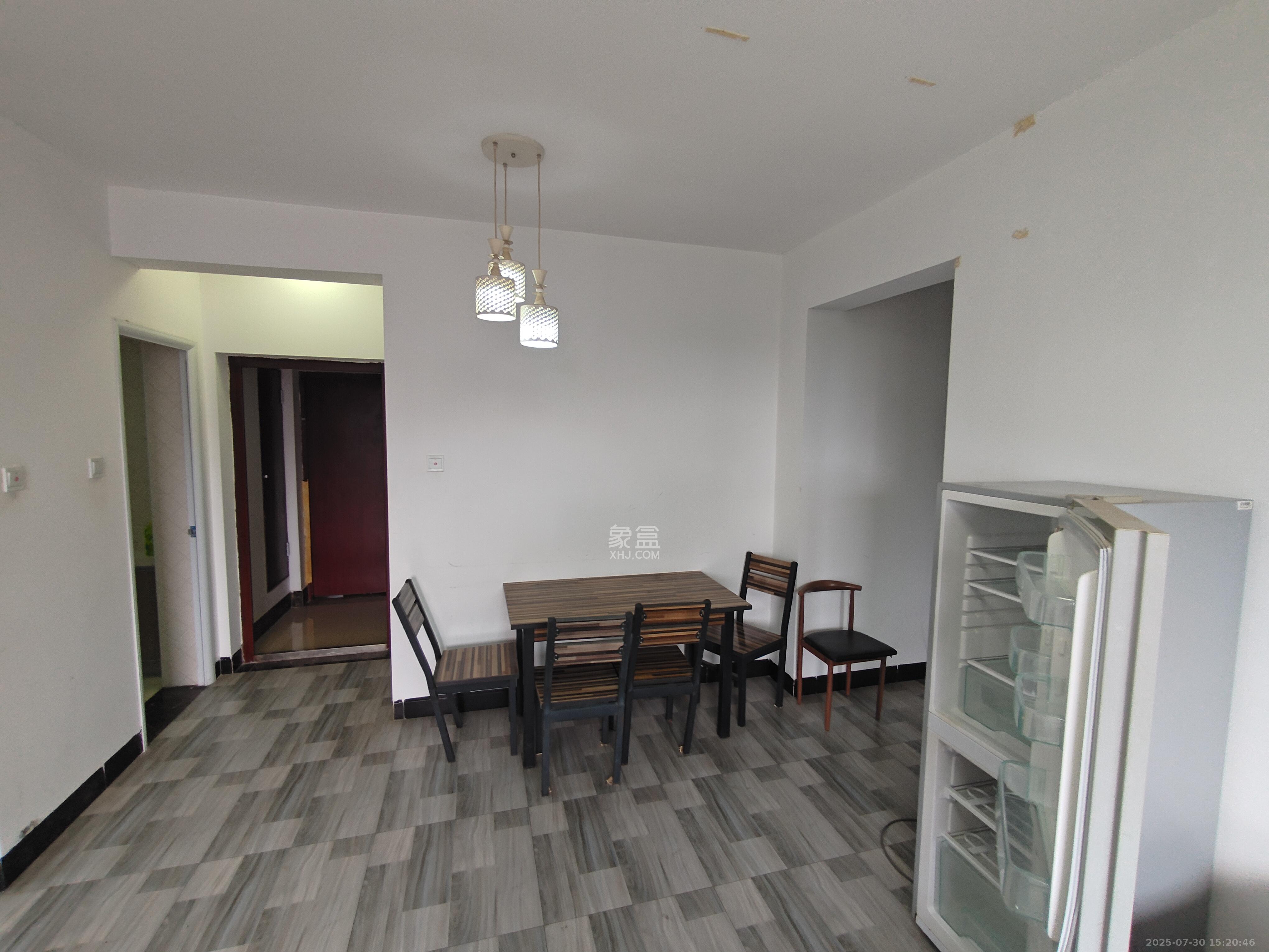 金轮星光名座  3室2厅1卫    2300.0元/月 金轮星光名座  3室2厅1卫    2300.0元/月室内图1