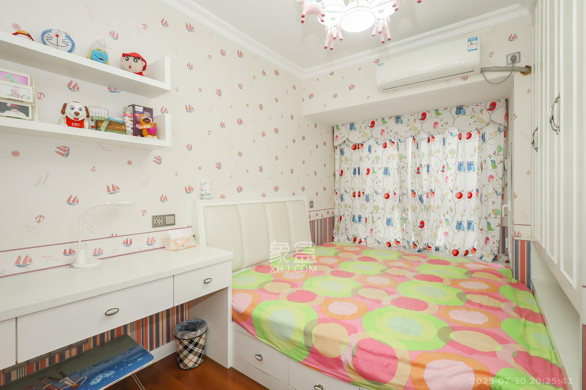 绿地中央广场 3室2厅2卫 160.0万 绿地中央广场 3室2厅2卫 160.0万卧室