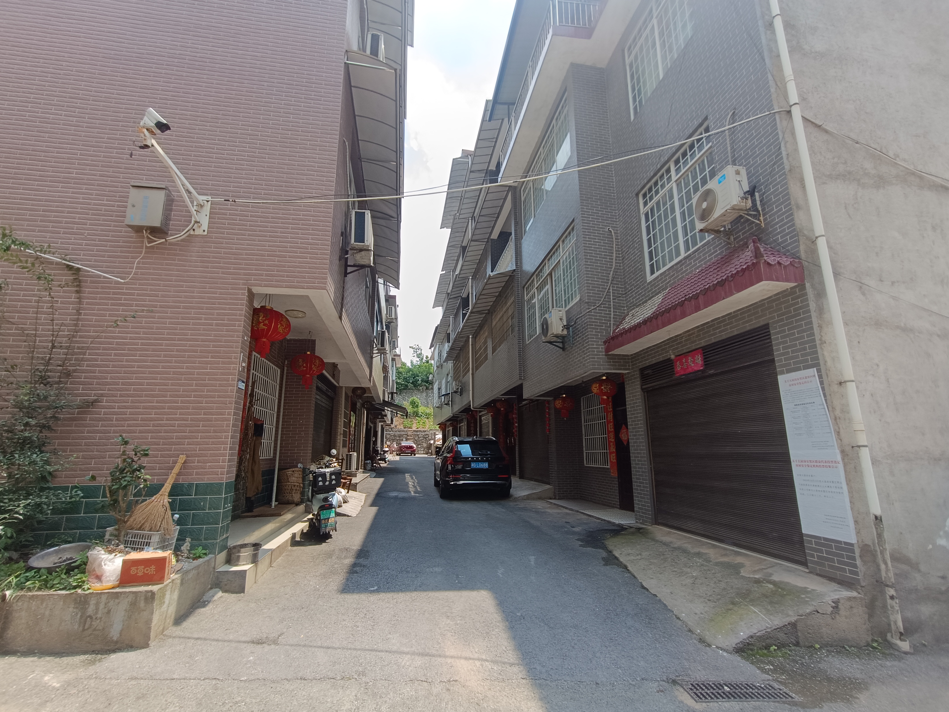 南庄坪散盘  7室4厅4卫   137.80万客厅