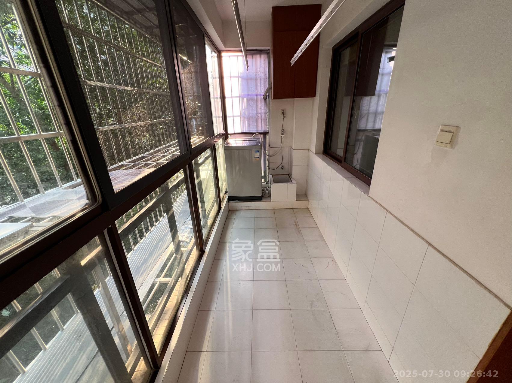 鑫天山水洲城 3室2厅2卫 2500.0元/月 鑫天山水洲城 3室2厅2卫 2500.0元/月室内图