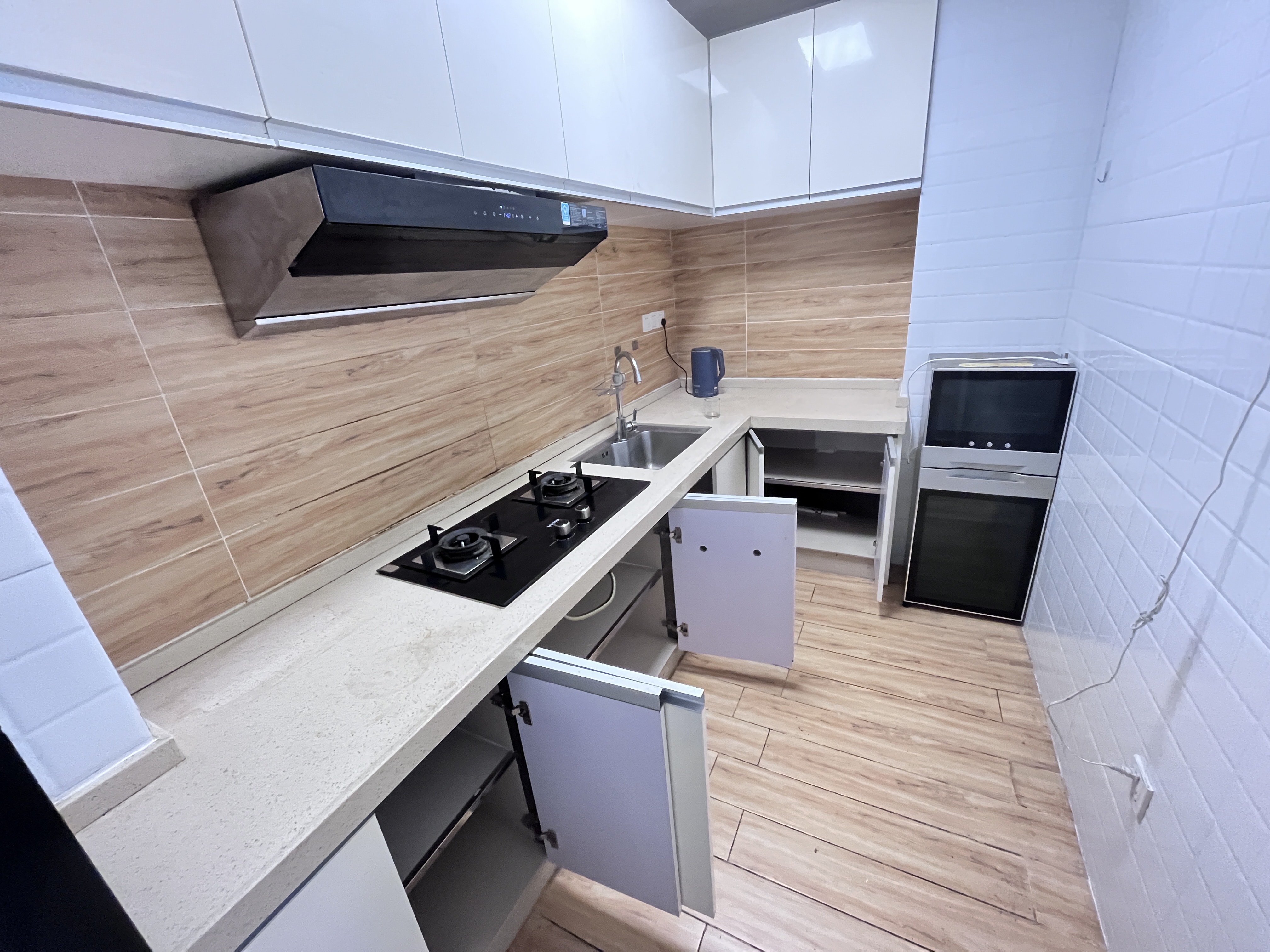 国贸城市花园 3室2厅2卫 193.0万 国贸城市花园 3室2厅2卫 193.0万客厅