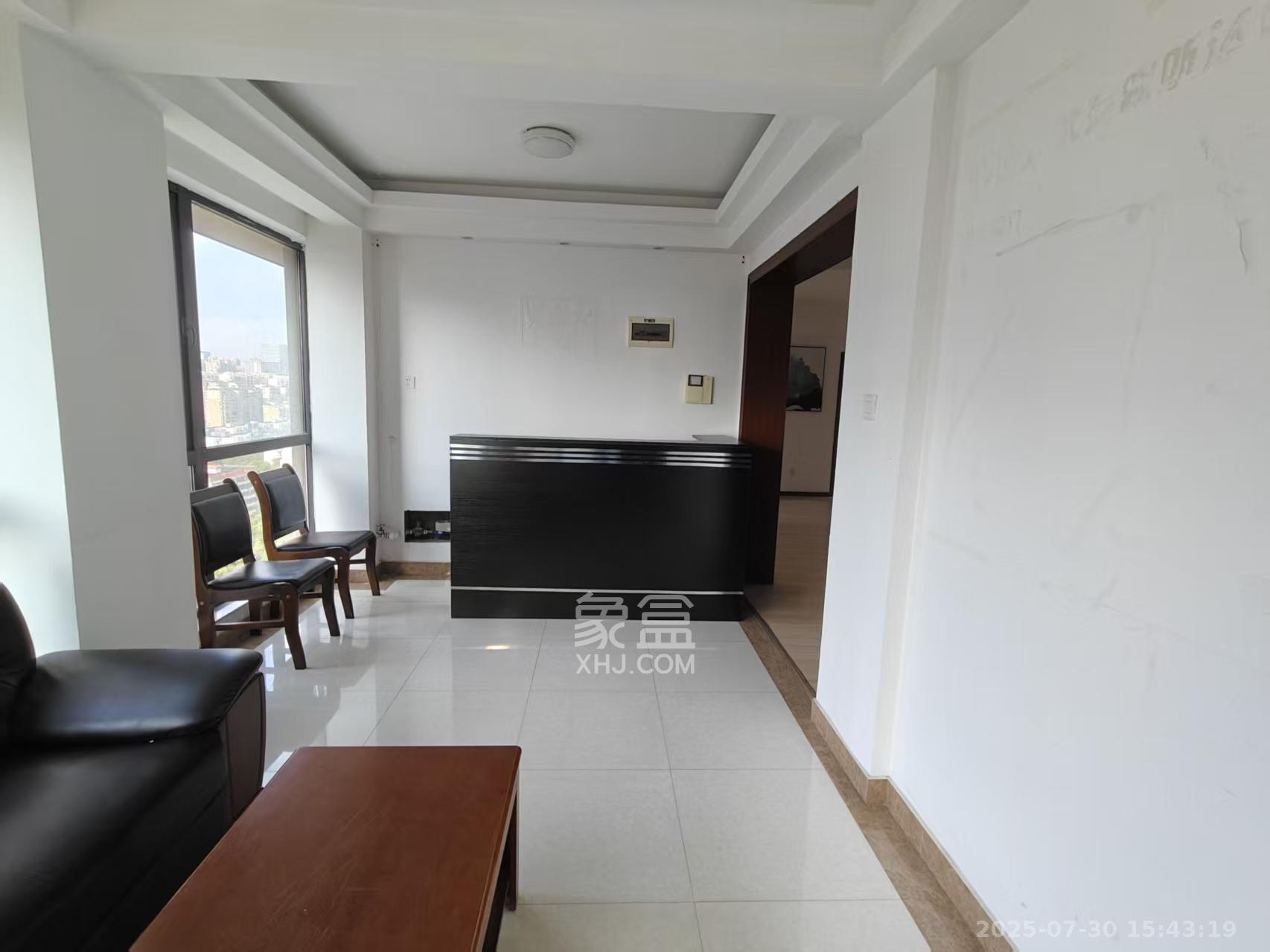 湘腾城市广场 3室2厅1卫 4500.0元/月 湘腾城市广场 3室2厅1卫 4500.0元/月室内图