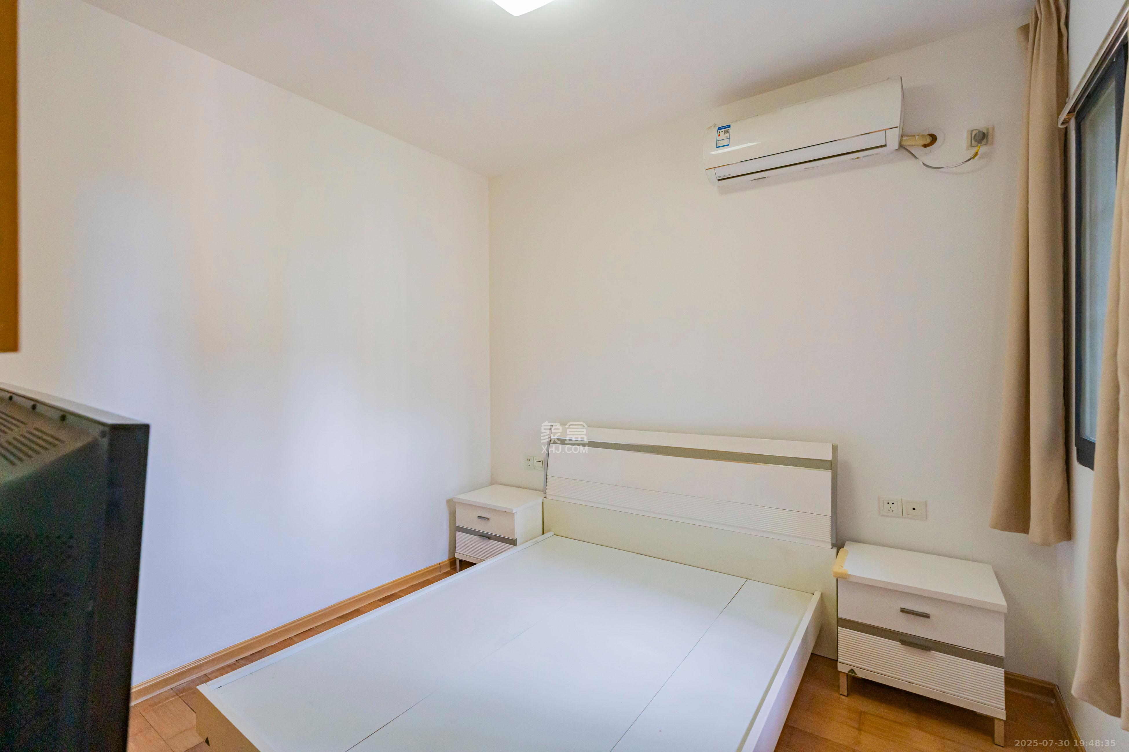 建鸿达现代公寓 2室2厅1卫 51.8万 建鸿达现代公寓 2室2厅1卫 51.8万卧室