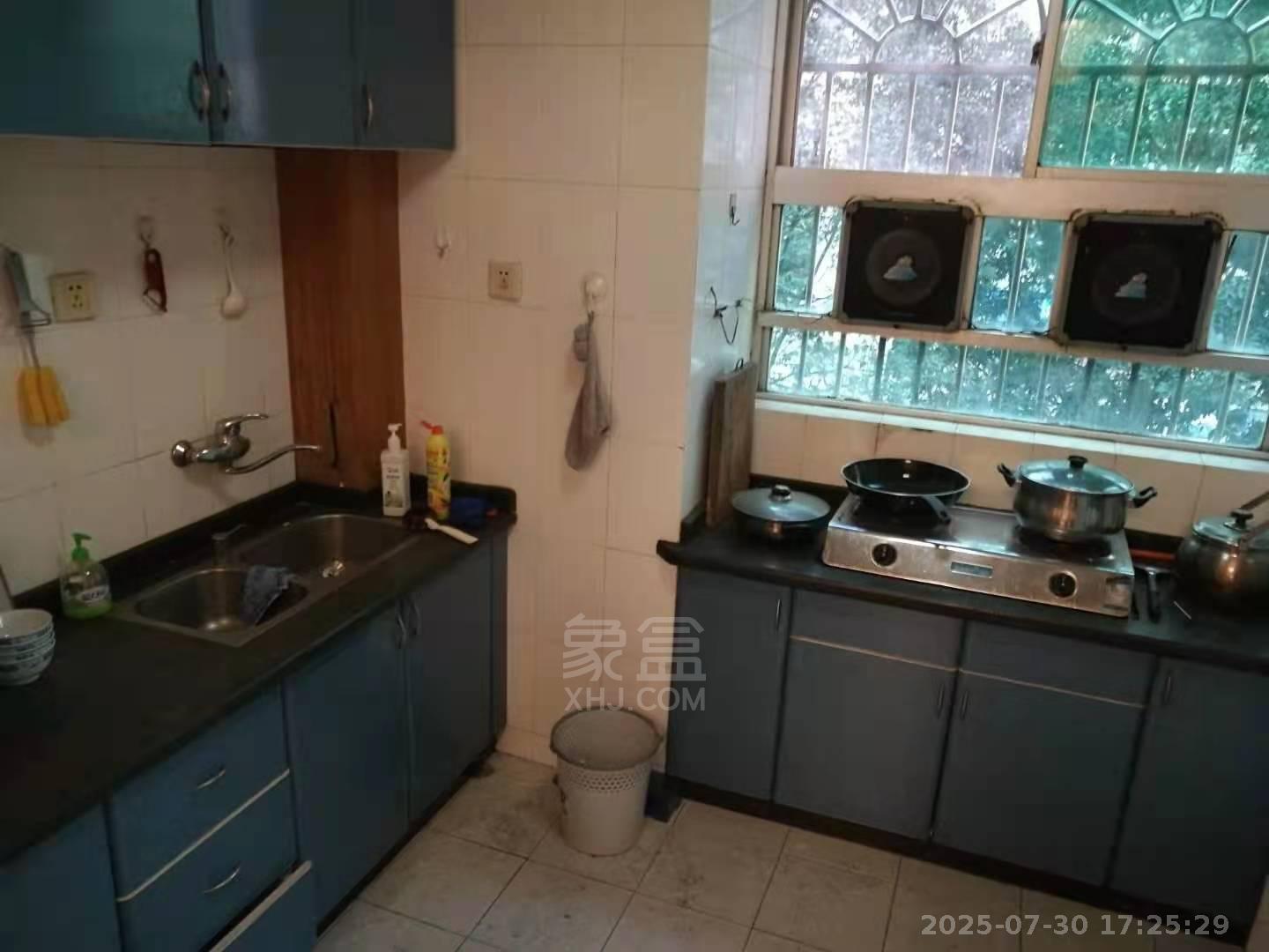 机关小区 4室2厅2卫 1500.0元/月 机关小区 4室2厅2卫 1500.0元/月室内图