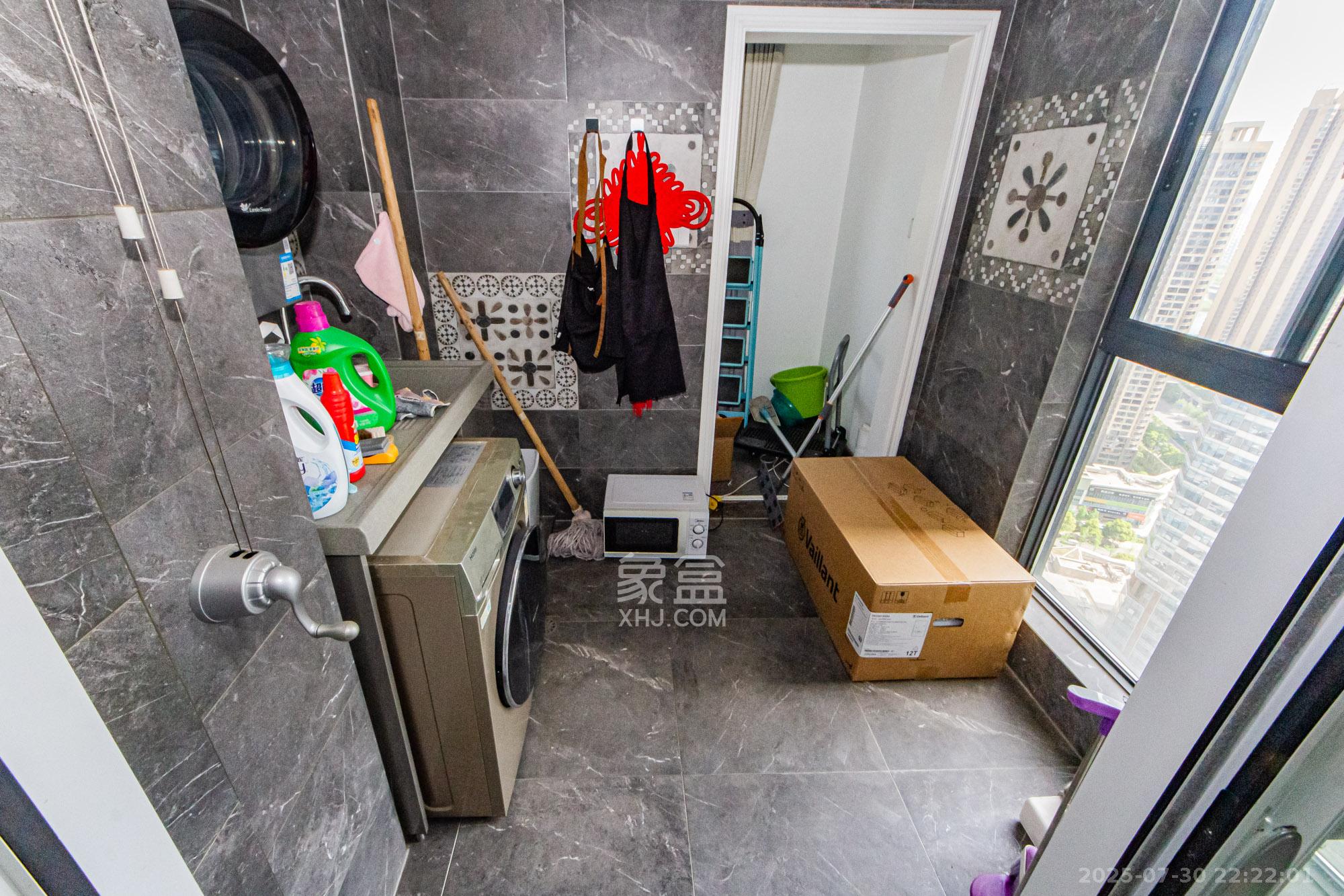 北辰三角洲E3区  4室2厅2卫    310.0万阳台