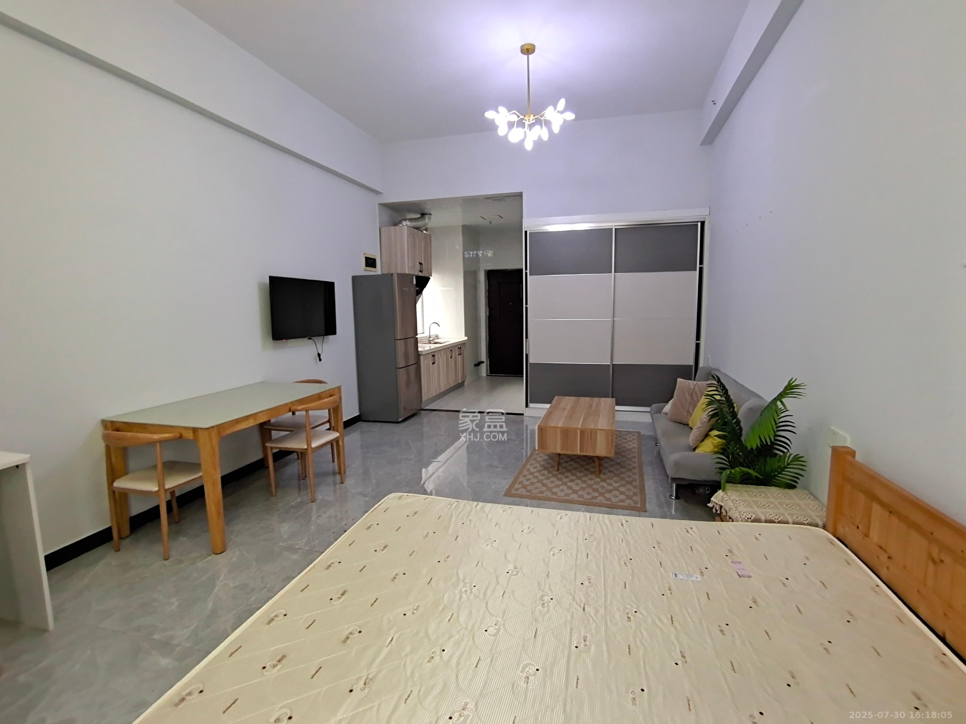 黄金一区  1室1厅1卫   1200.00元/月室内图
