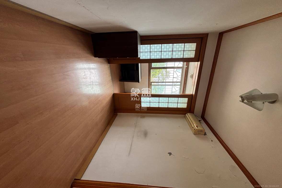 向韶村  3室1厅1卫    2000.0元/月 向韶村  3室1厅1卫    2000.0元/月室内图