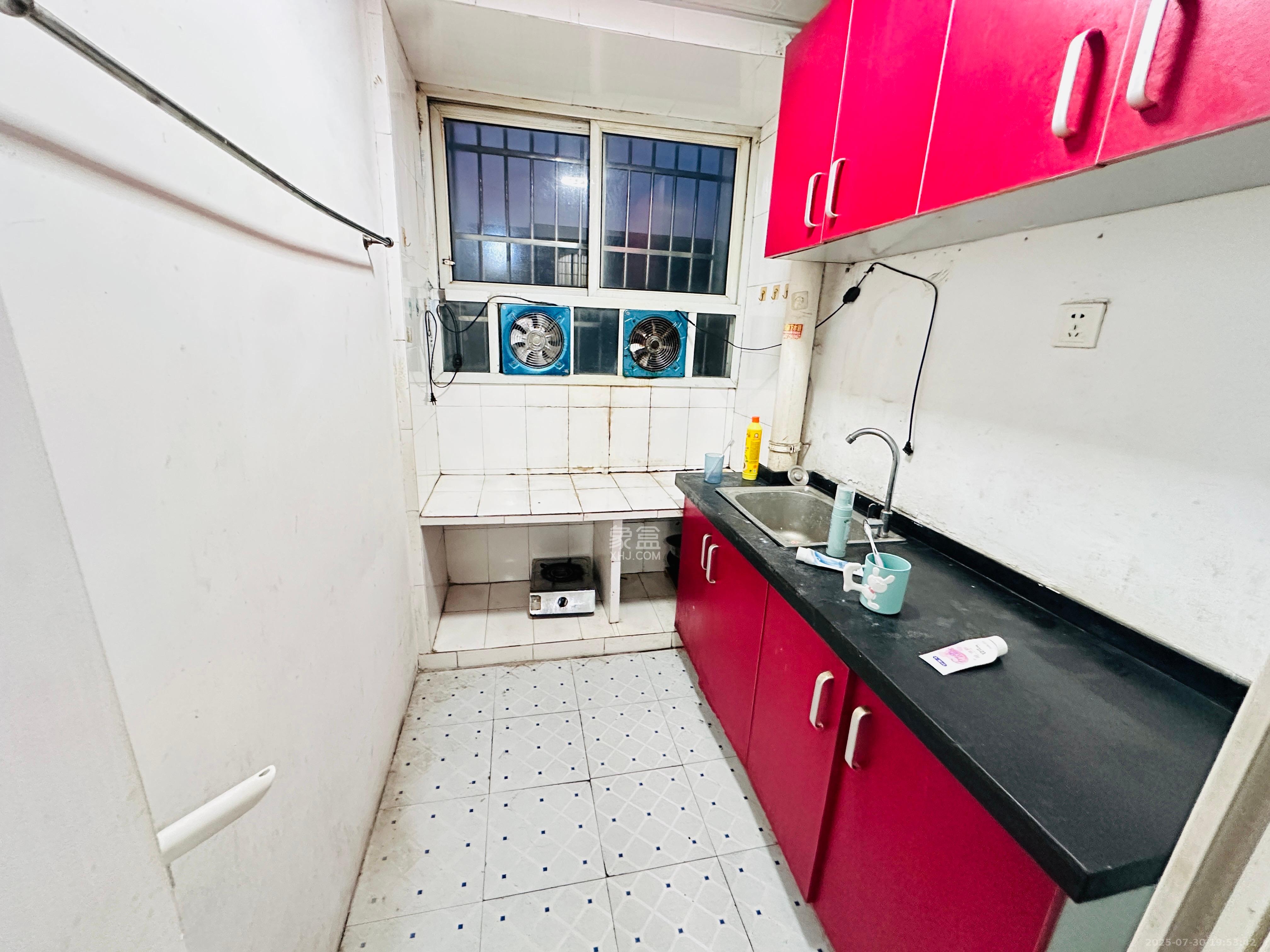 铝厂宿舍  2室1厅1卫    1000.0元/月 铝厂宿舍  2室1厅1卫    1000.0元/月室内图