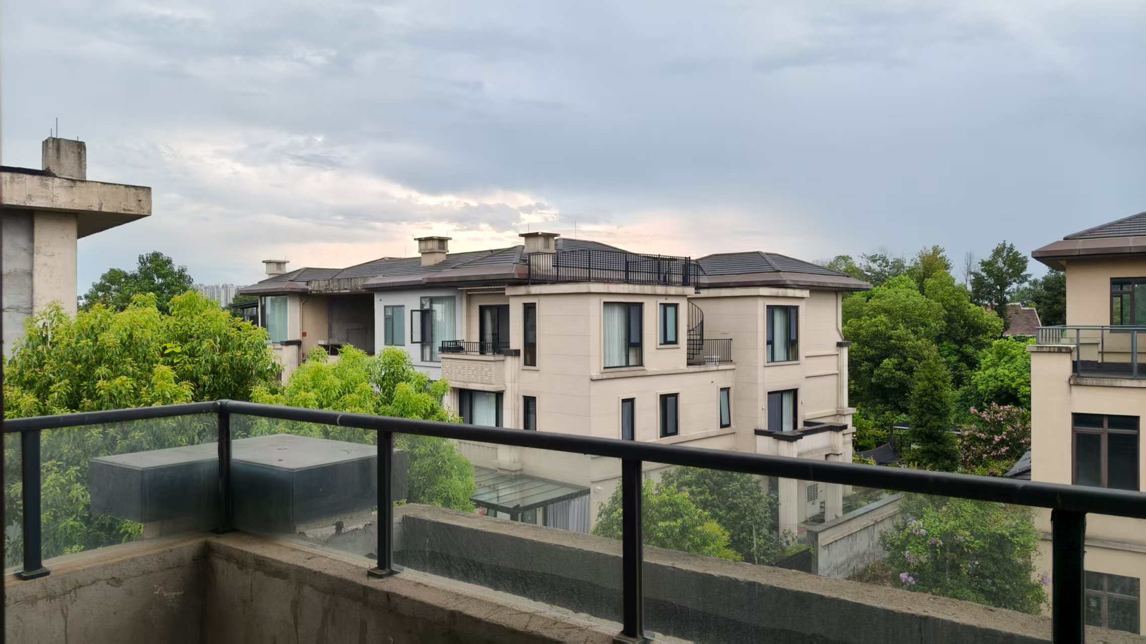 新世界梓山湖 5室2厅3卫 528.0万 新世界梓山湖 5室2厅3卫 528.0万室内图