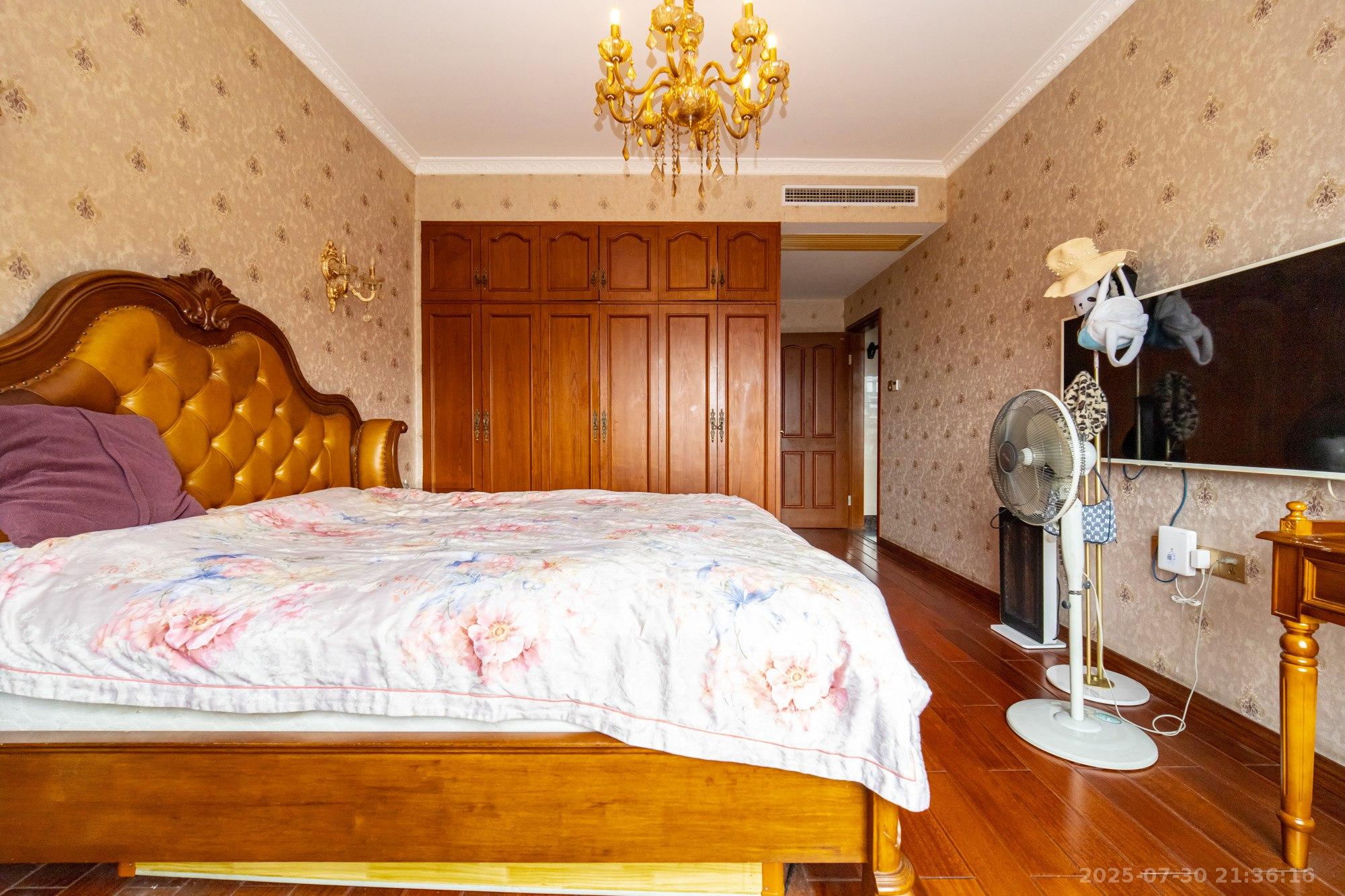 恒基凯旋门一二期 4室2厅2卫 126.0万 恒基凯旋门一二期 4室2厅2卫 126.0万卧室