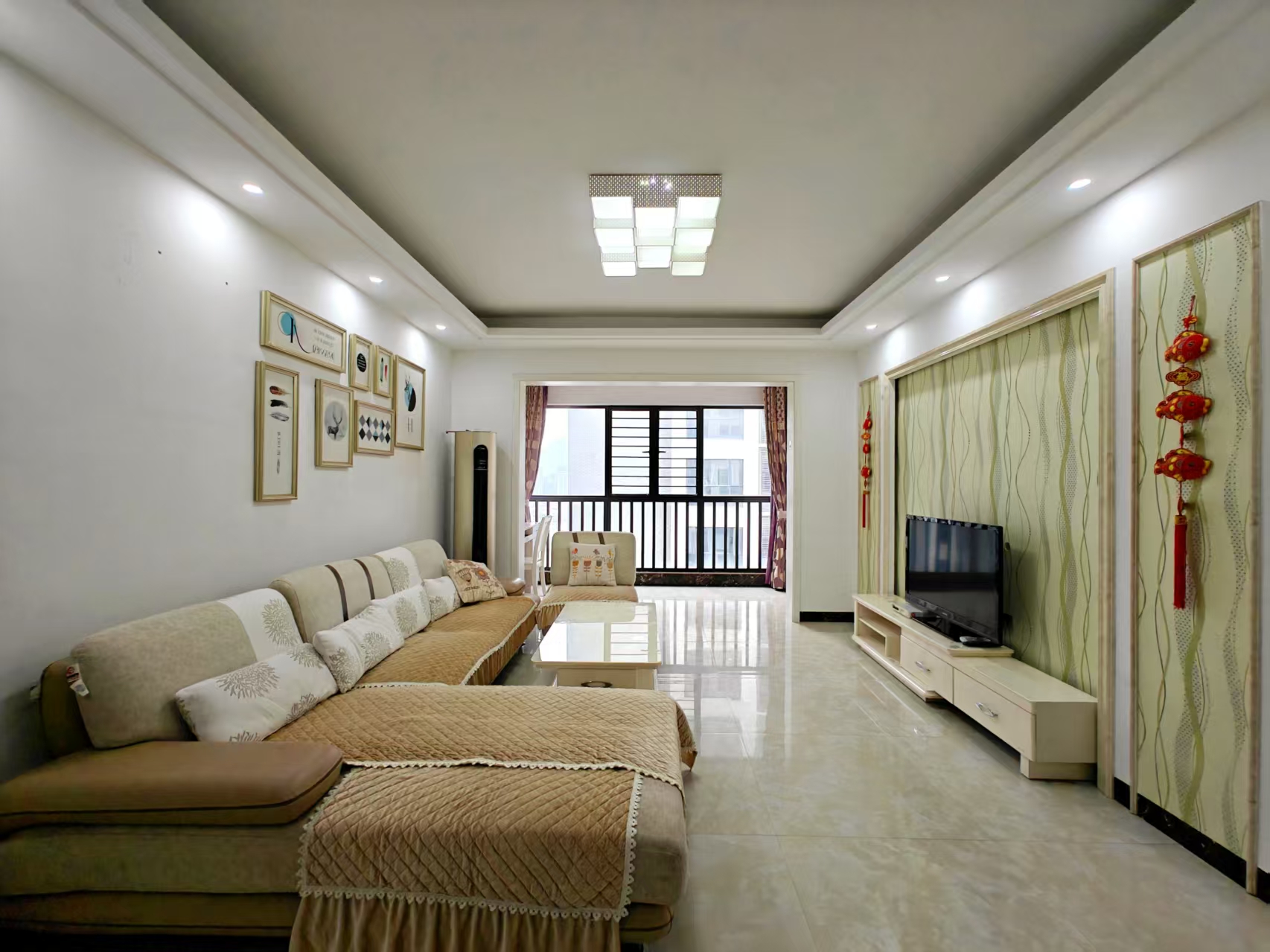 逸臣中央 3室2厅1卫 2100.0元/月 逸臣中央 3室2厅1卫 2100.0元/月室内图