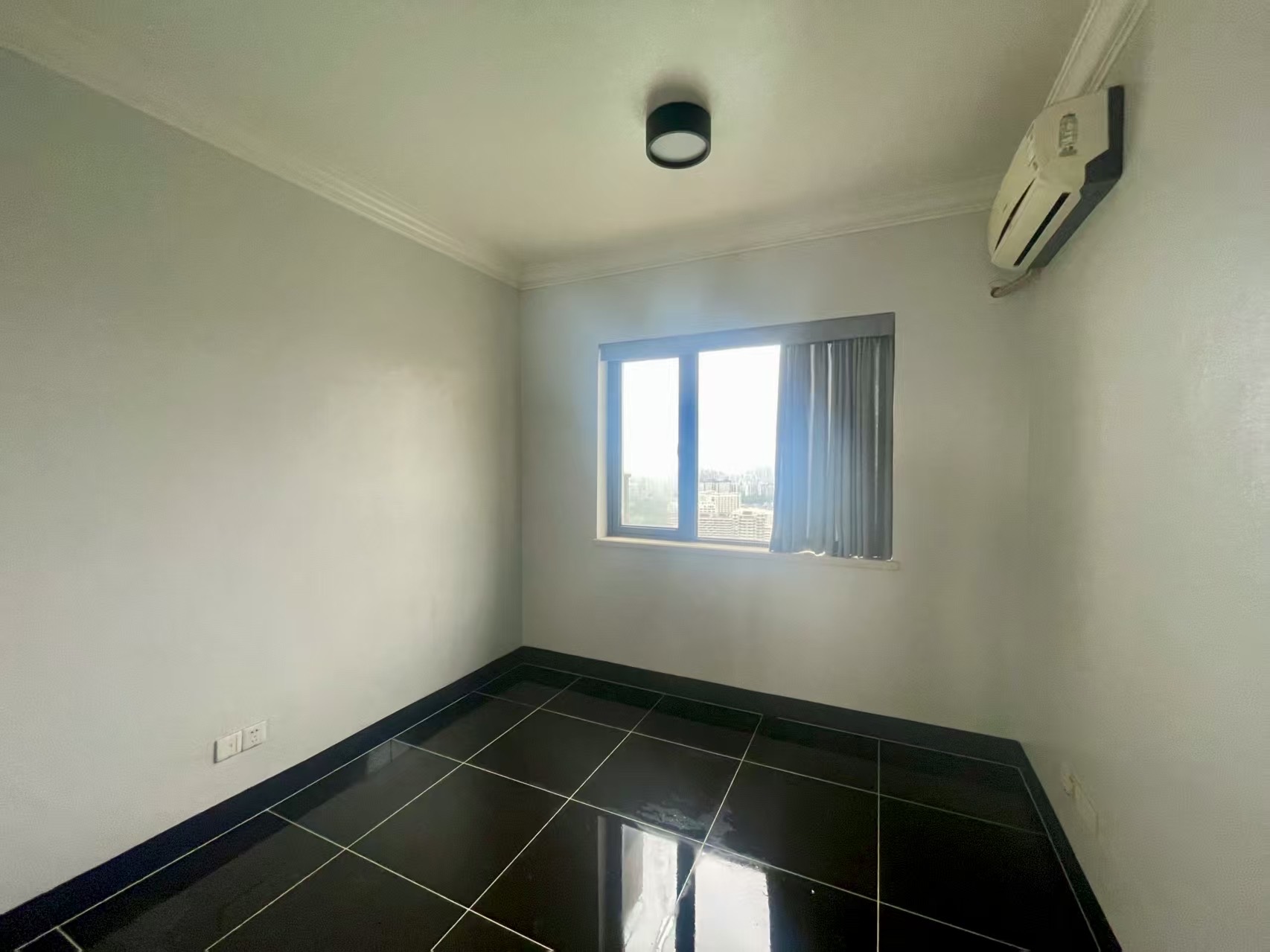 恒大外滩  3室2厅2卫    198.0万 恒大外滩  3室2厅2卫    198.0万客厅