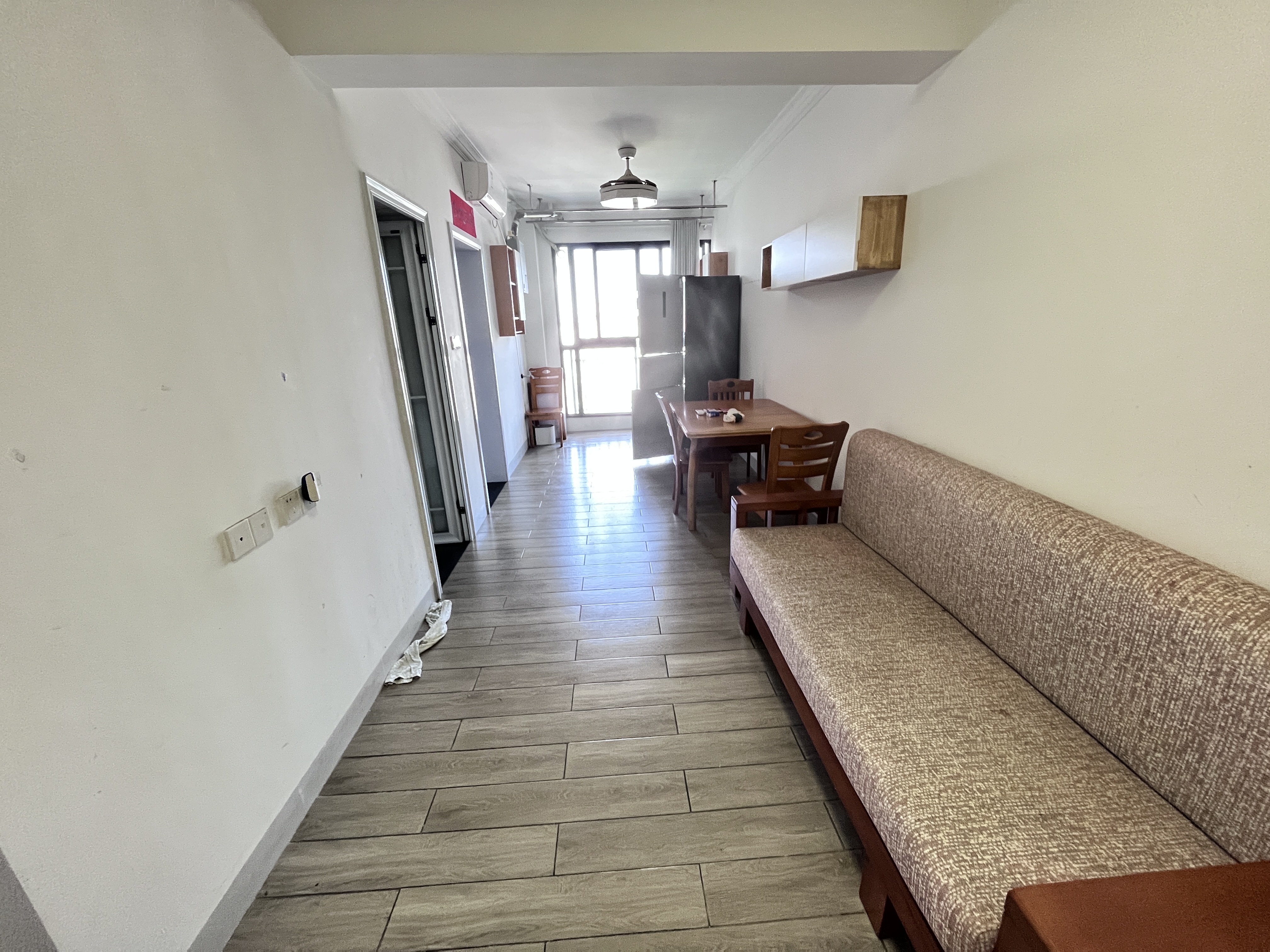 国贸城市花园 3室2厅2卫 193.0万 国贸城市花园 3室2厅2卫 193.0万客厅