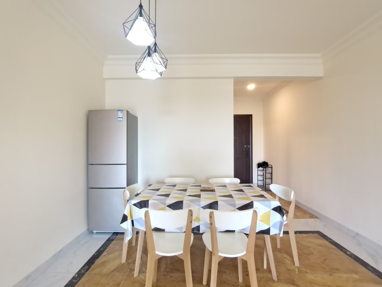 碧桂园梓山府 3室2厅2卫 2000.0元/月 碧桂园梓山府 3室2厅2卫 2000.0元/月室内图