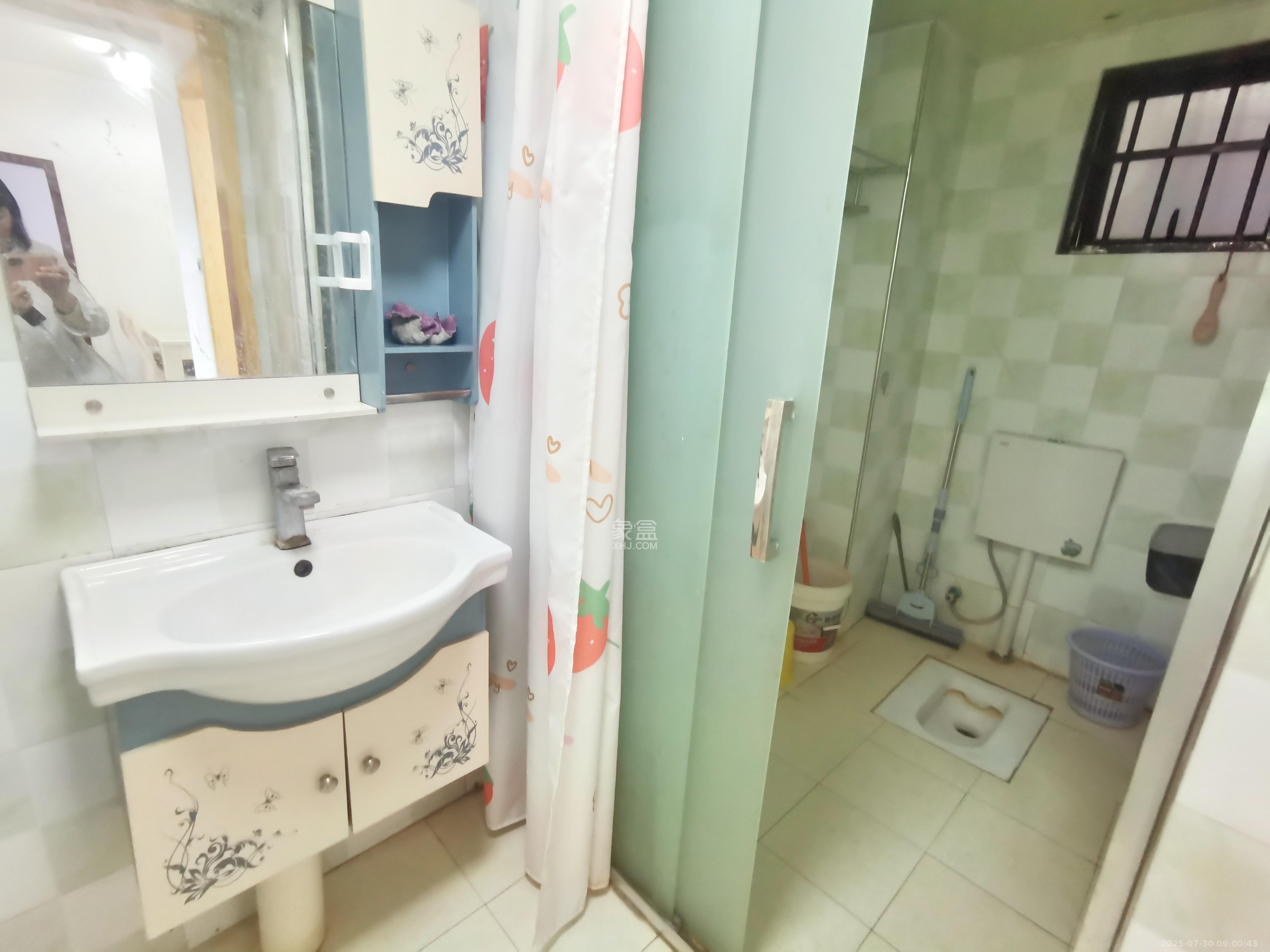三一街区  3室2厅1卫   1600.00元/月室内图