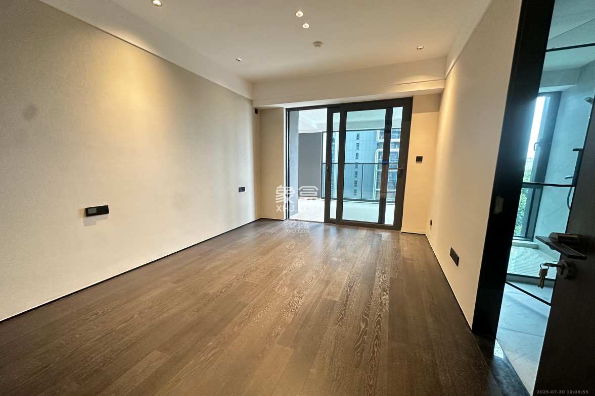 绿城凤起麓鸣  4室2厅3卫    20000.0元/月 绿城凤起麓鸣  4室2厅3卫    20000.0元/月室内图