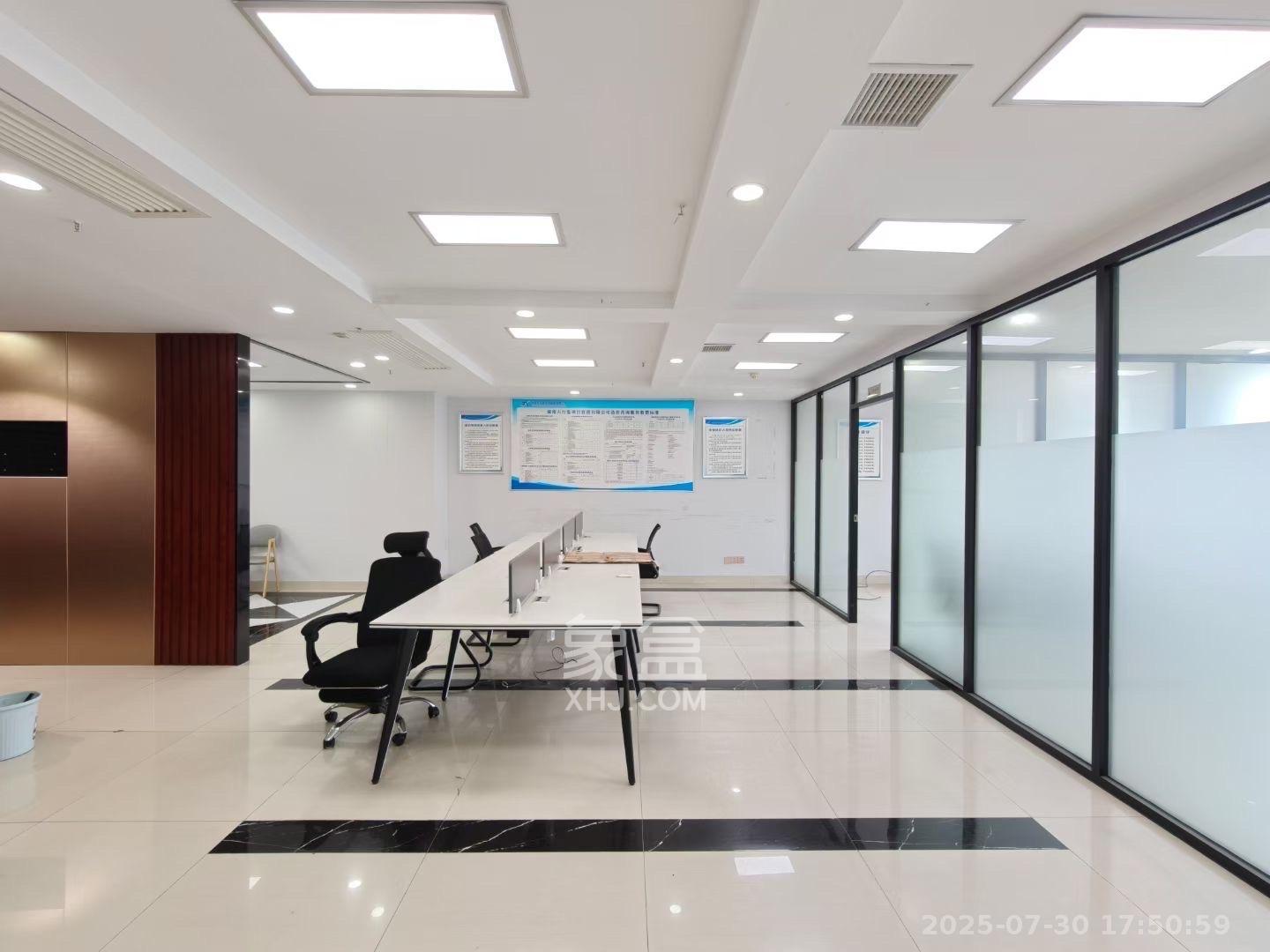 开源鑫贸大楼   242.0㎡      5200.0元/月室内图