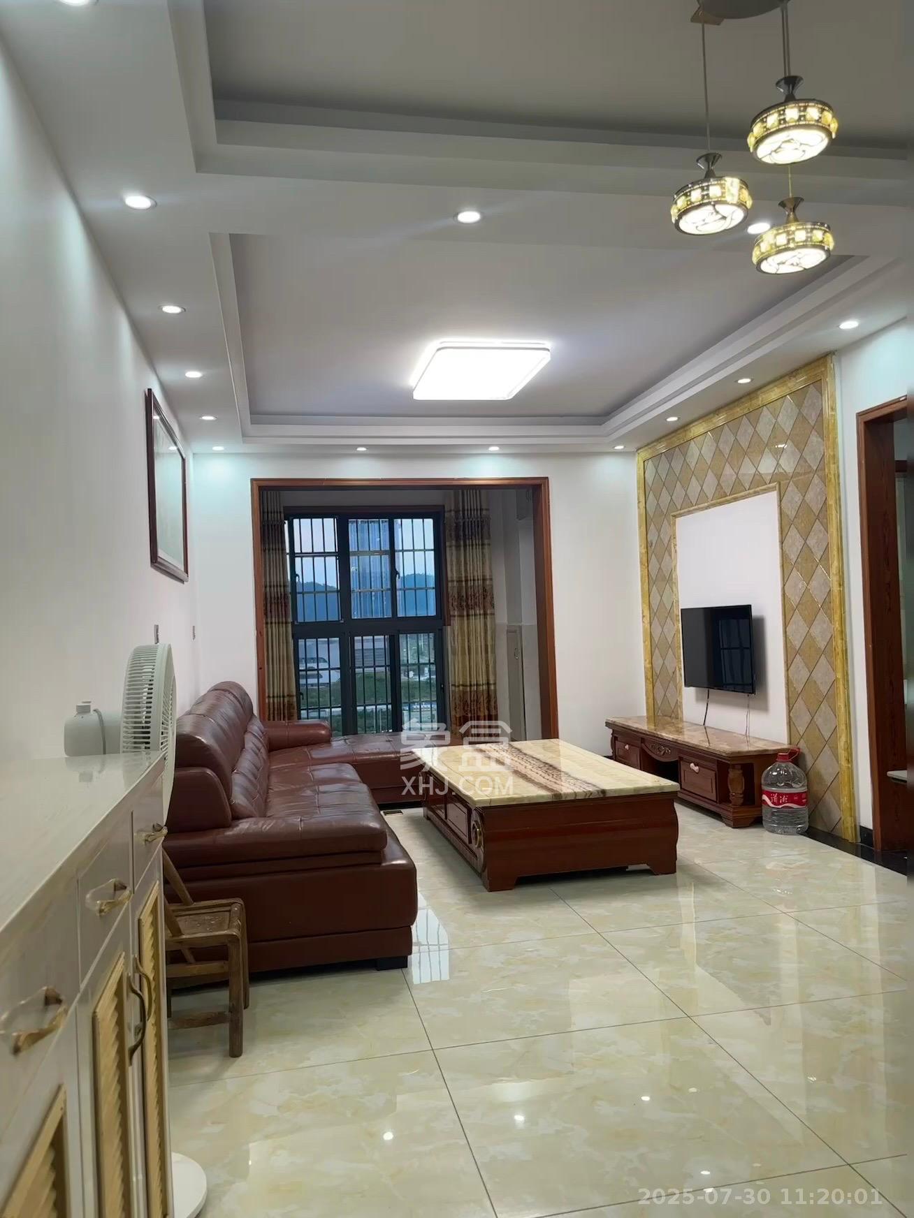 嘉顺苑 1室2厅1卫 2200.0元/月 嘉顺苑 1室2厅1卫 2200.0元/月室内图