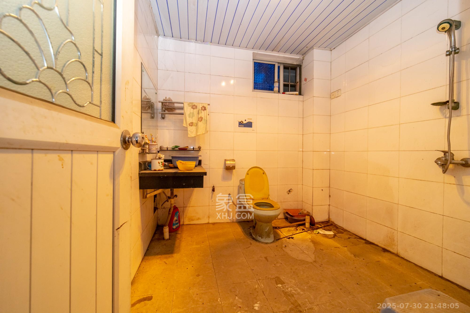 中南汽车世界  3室2厅2卫    38.8万 中南汽车世界  3室2厅2卫    38.8万卫生间