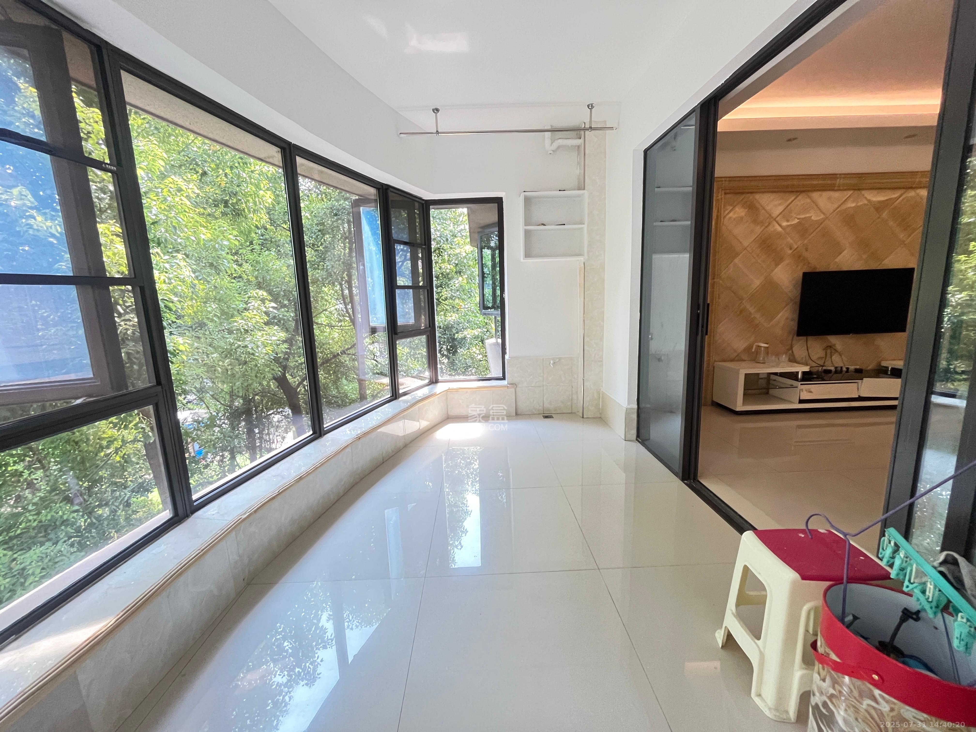 红橡华园(菲莎公馆) 3室2厅2卫 3600.0元/月 红橡华园(菲莎公馆) 3室2厅2卫 3600.0元/月室内图