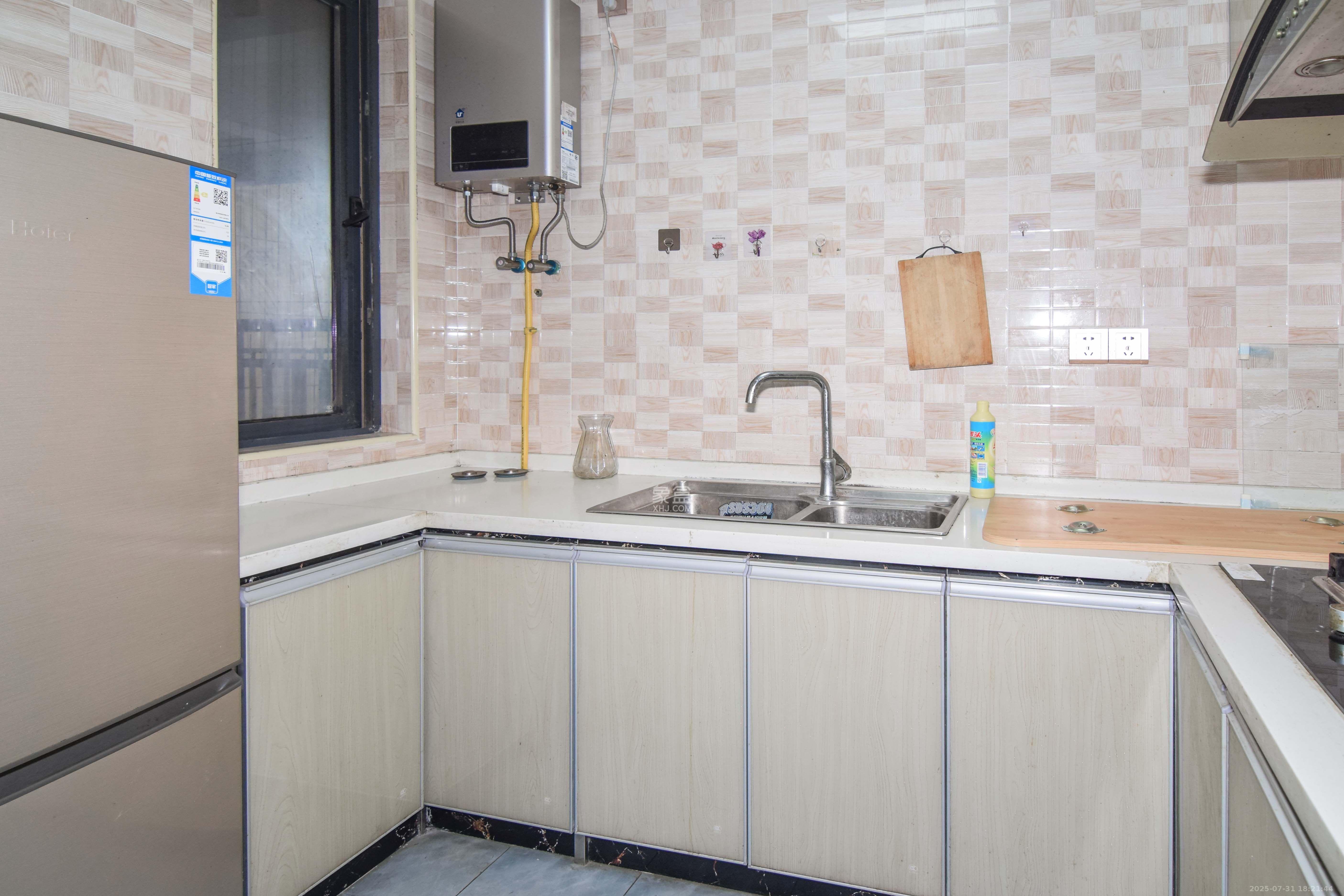 澳海谷山府  4室2厅2卫    2000.0元/月室内图