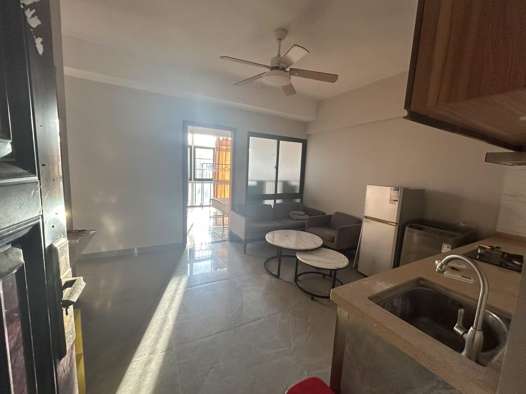 红玫瑰大厦 3室1厅1卫 2600.0元/月 红玫瑰大厦 3室1厅1卫 2600.0元/月室内图