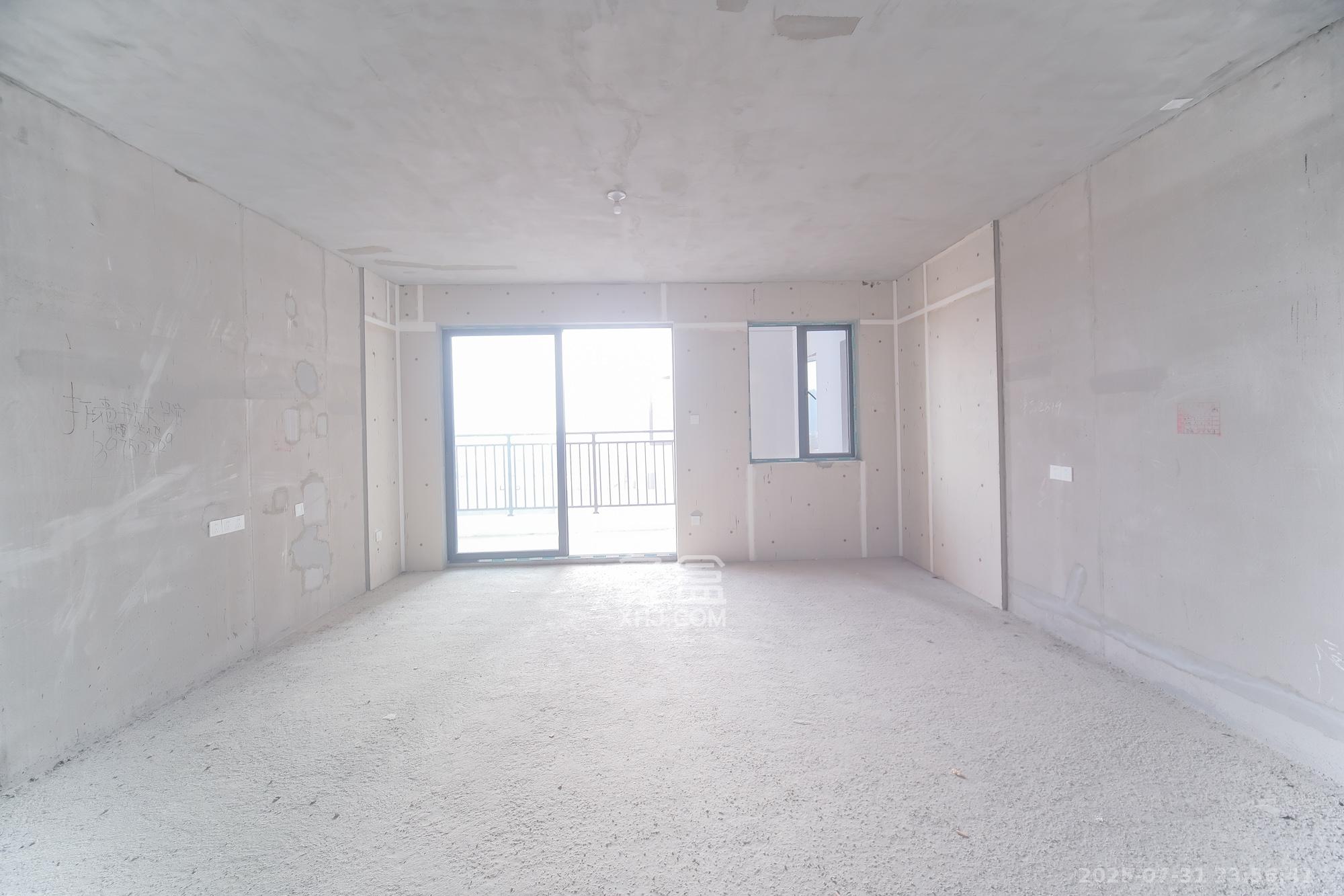 和顺府  4室2厅2卫    120.0万 和顺府  4室2厅2卫    120.0万客厅