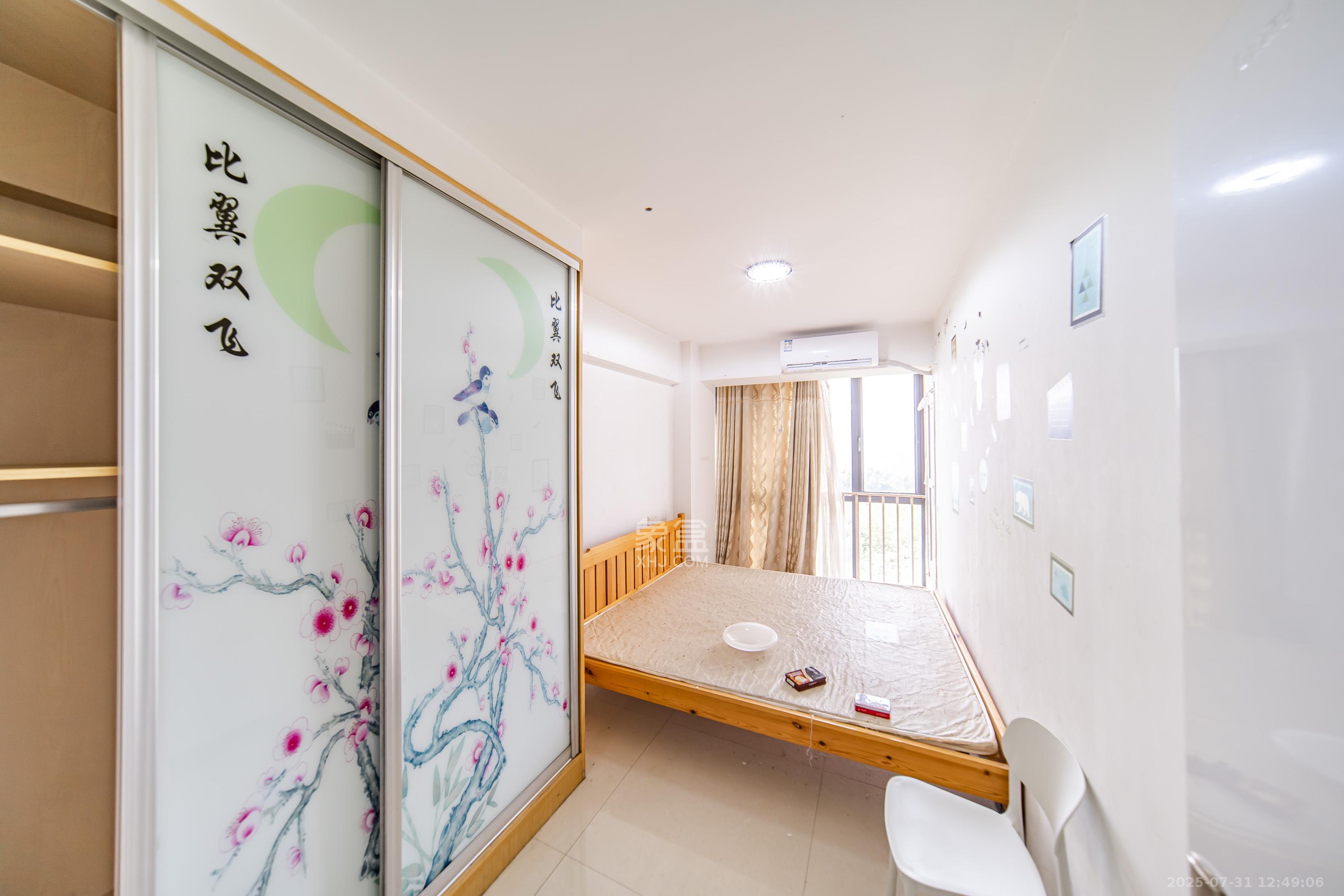 阳光100二期  1室1厅1卫    38.9万卧室