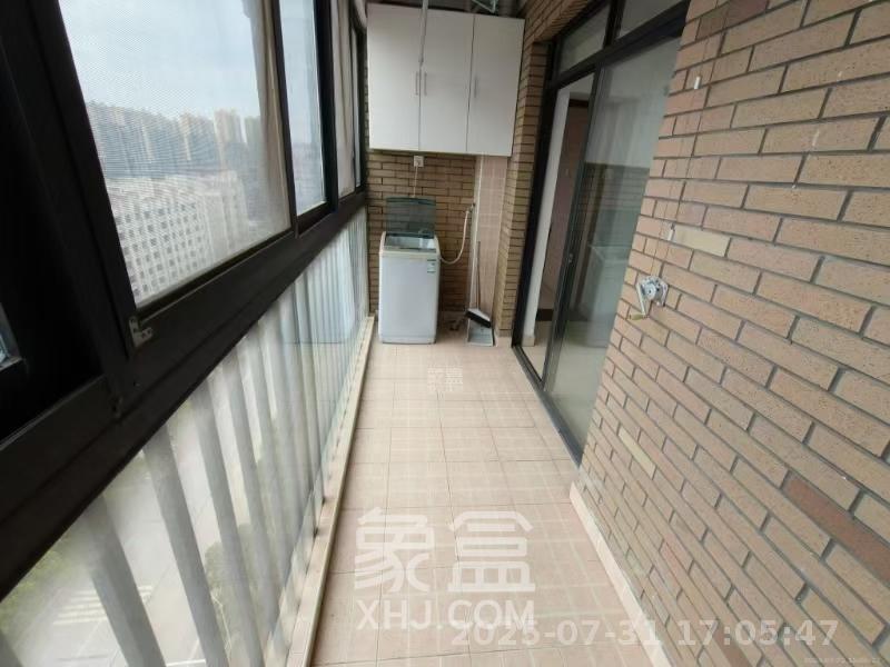 三江花中城  3室2厅2卫   2500.00元/月室内图