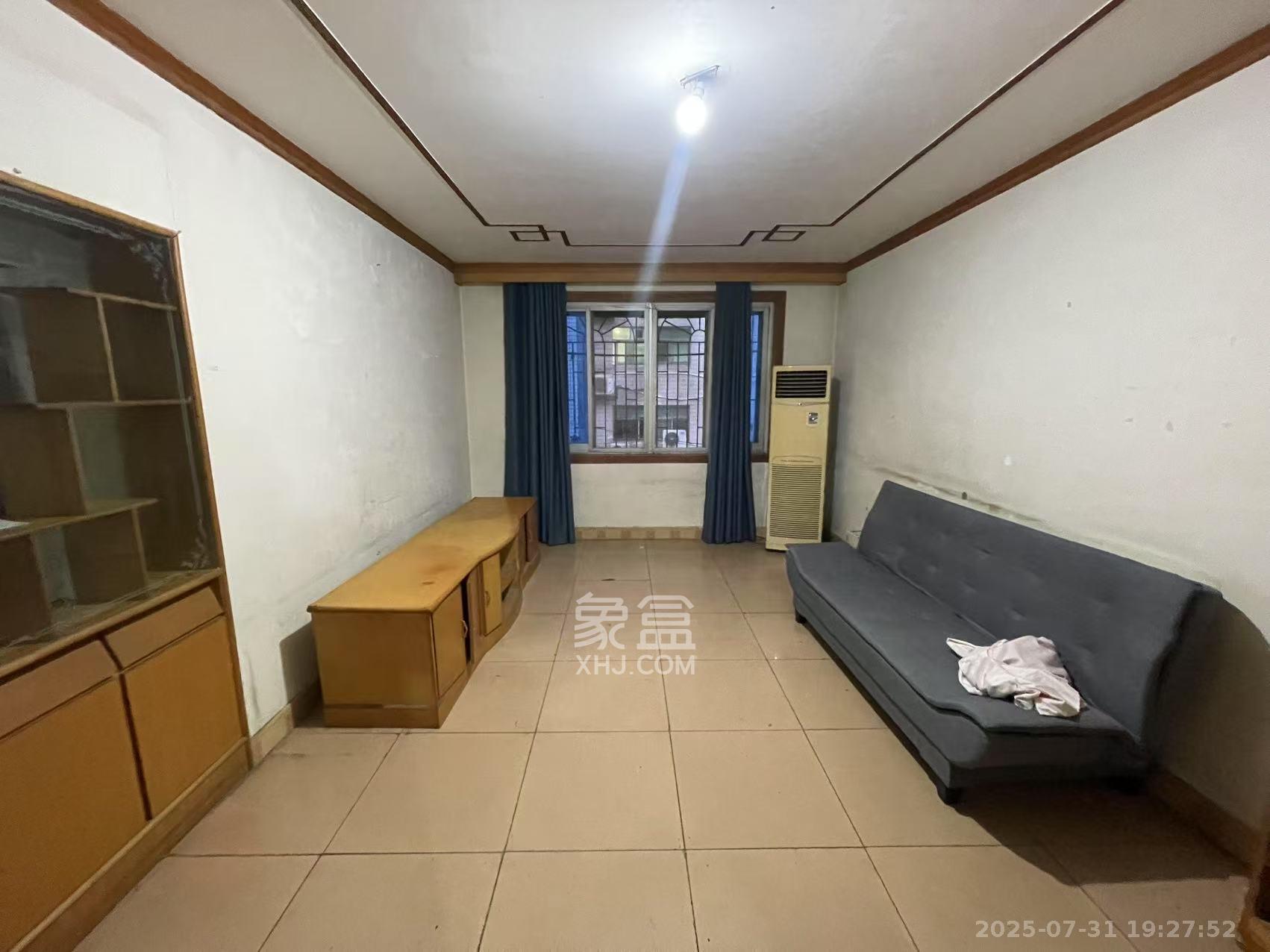 芙蓉区教师村 3室2厅1卫 1800.0元/月 芙蓉区教师村 3室2厅1卫 1800.0元/月室内图