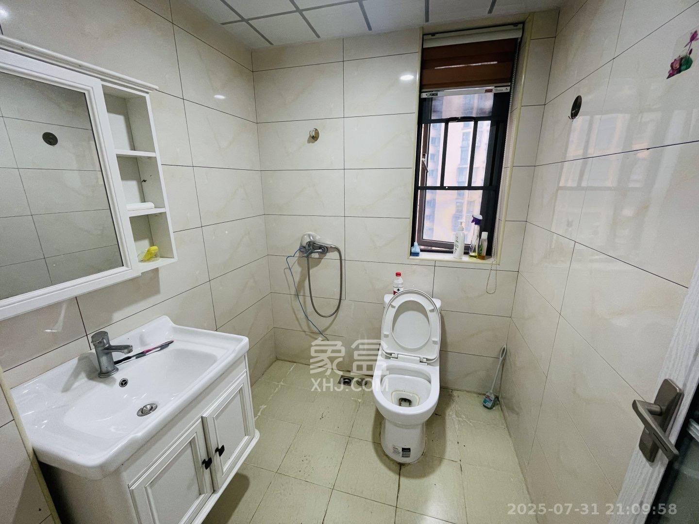 中城丽景香山园 3室2厅1卫 3200.0元/月 中城丽景香山园 3室2厅1卫 3200.0元/月室内图