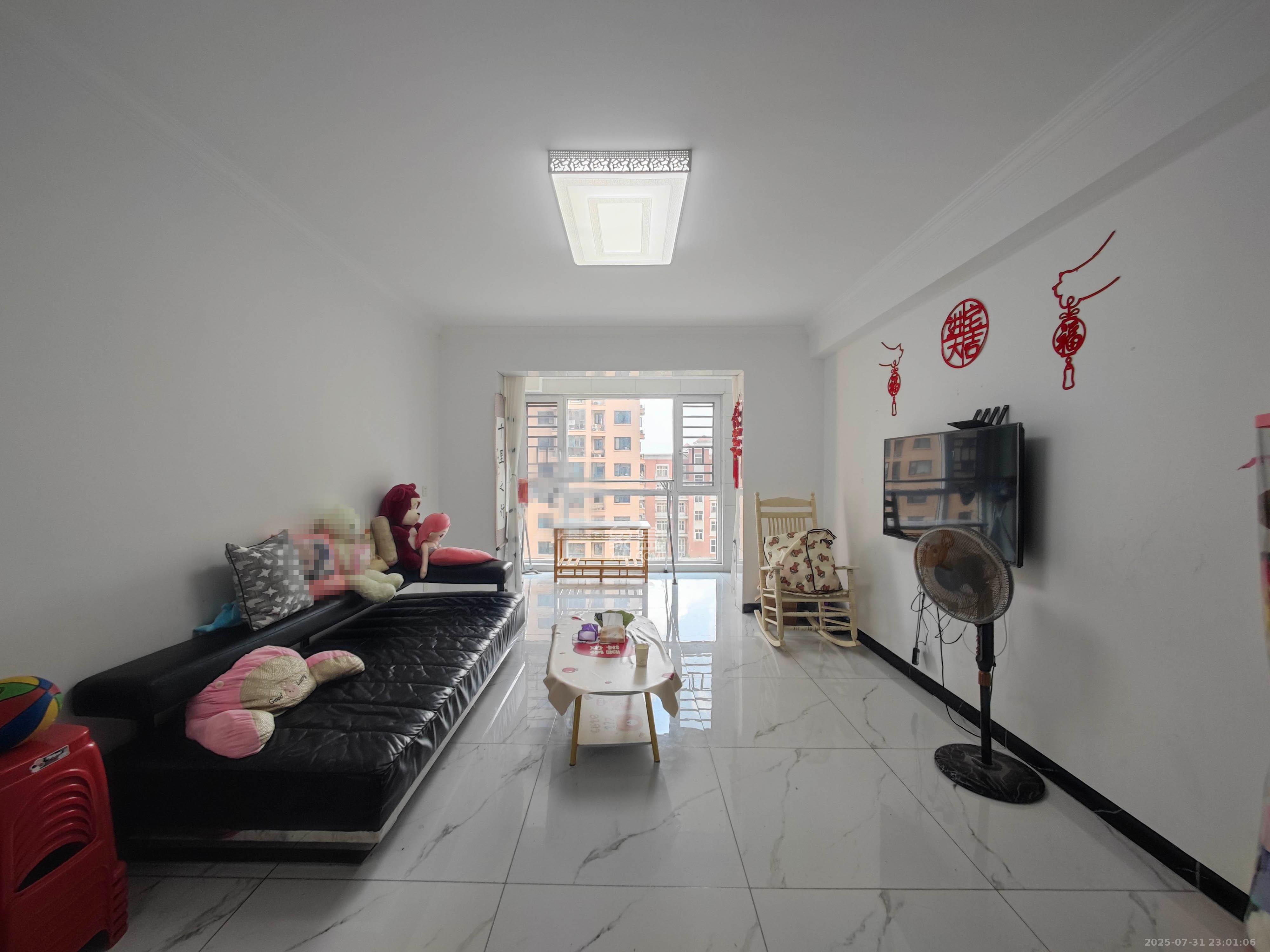 丽发新城  3室2厅1卫    63.8万客厅