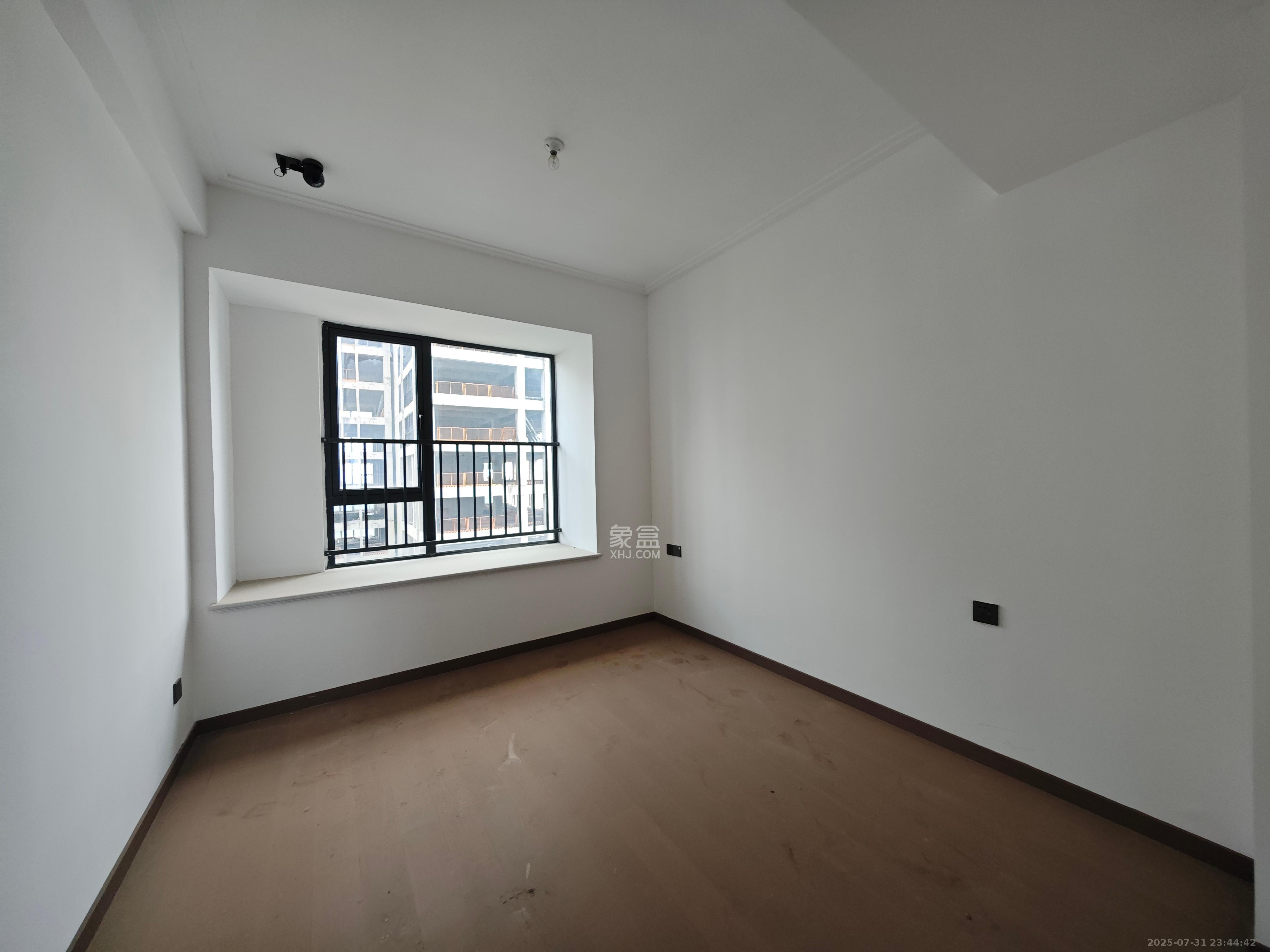 绿地V岛 4室2厅2卫 3500.0元/月 绿地V岛 4室2厅2卫 3500.0元/月室内图