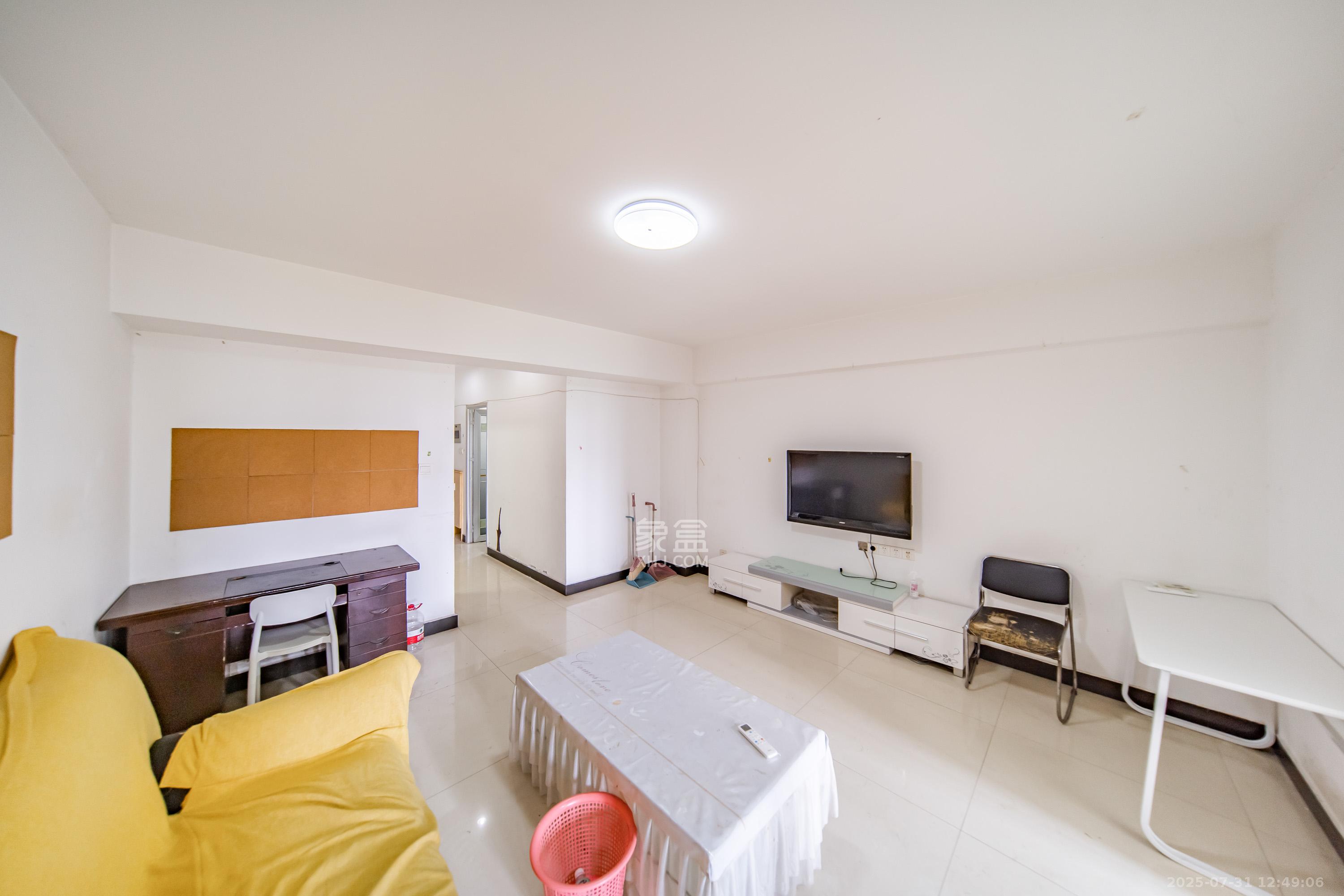 阳光100二期  1室1厅1卫    38.9万客厅