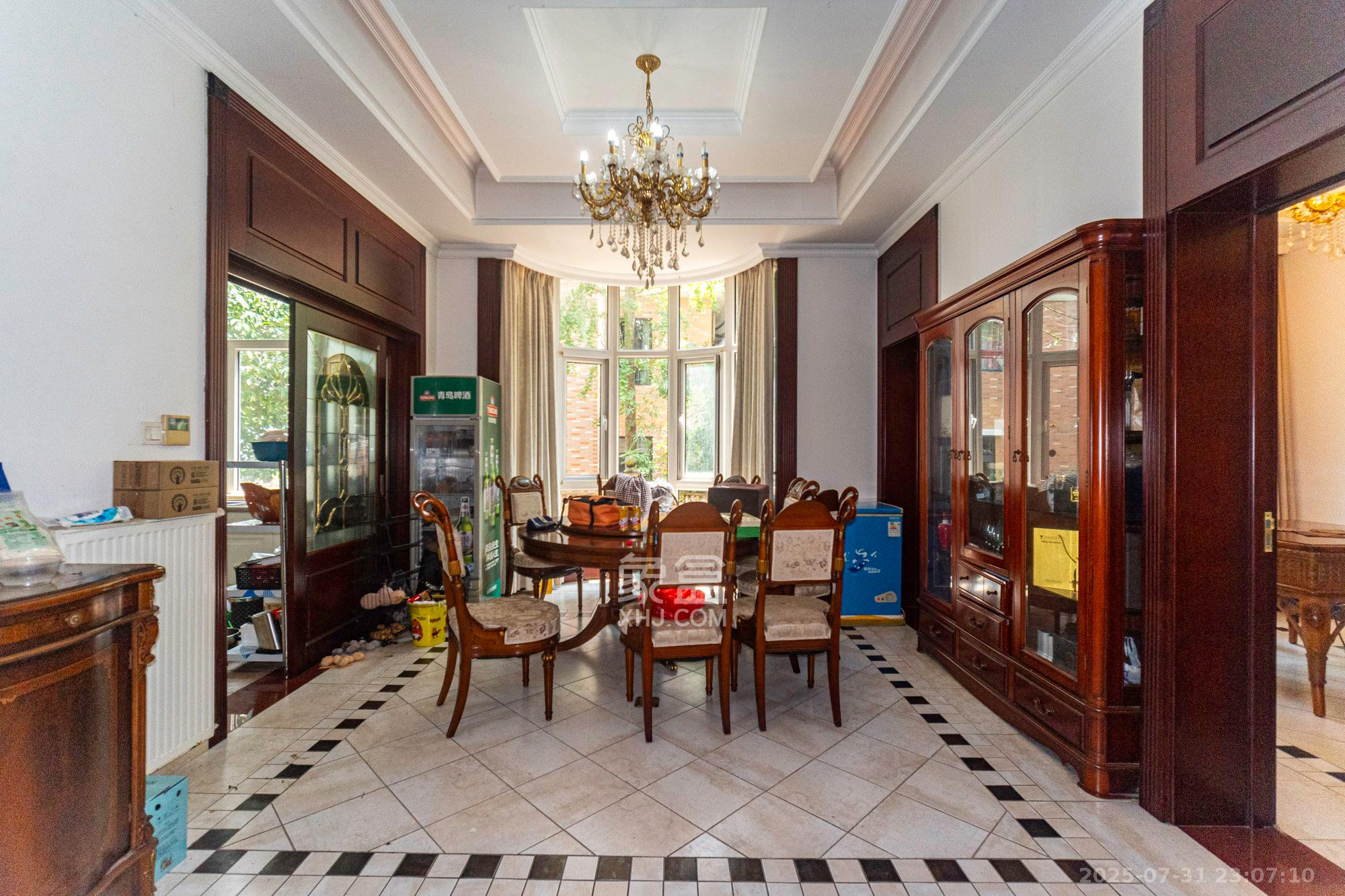 湘龙家园  6室2厅4卫    425.0万 湘龙家园  6室2厅4卫    425.0万客厅