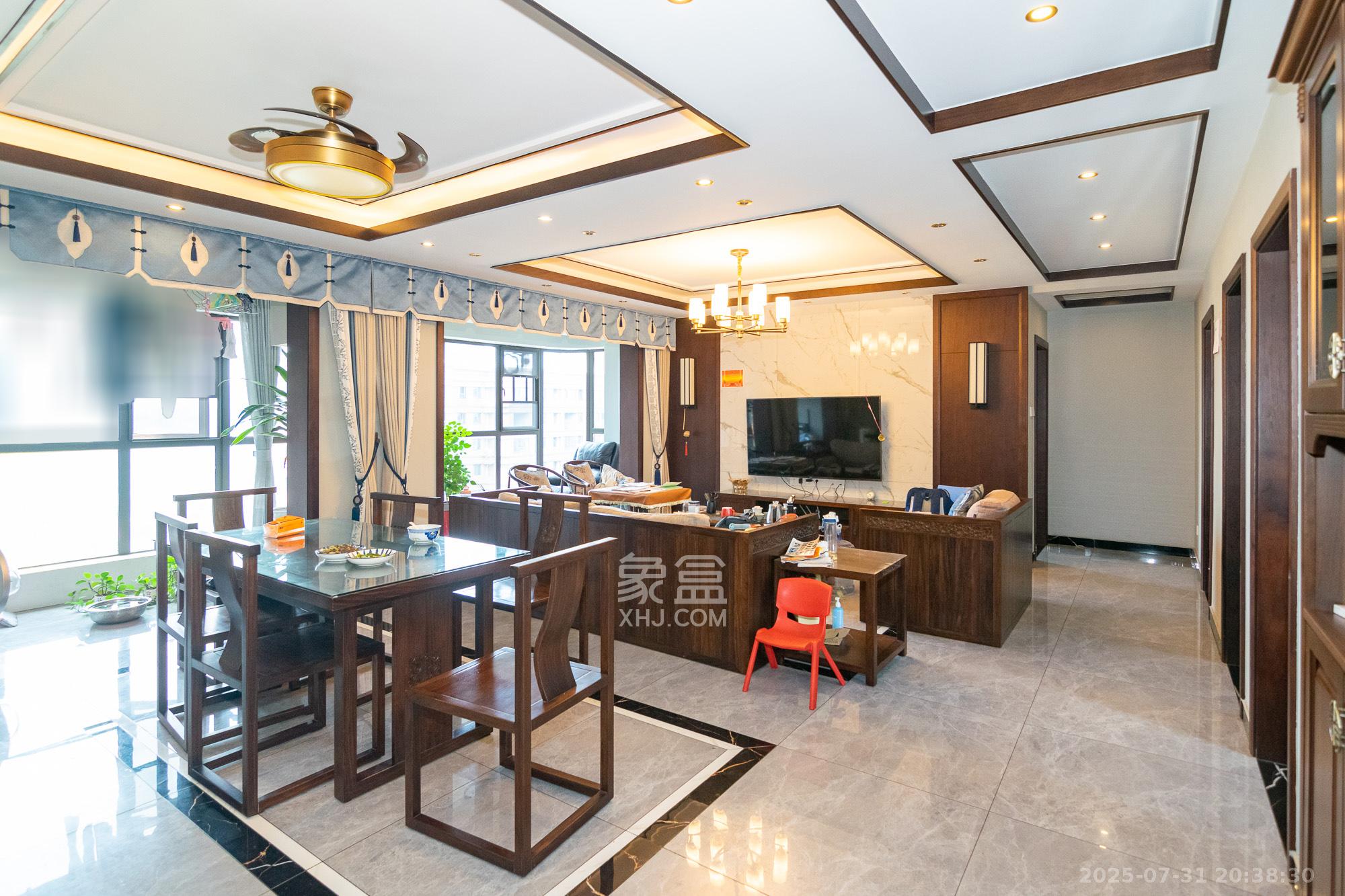 润和美郡(润和紫郡五期)  4室2厅2卫    128.0万 润和美郡(润和紫郡五期)  4室2厅2卫    128.0万客厅