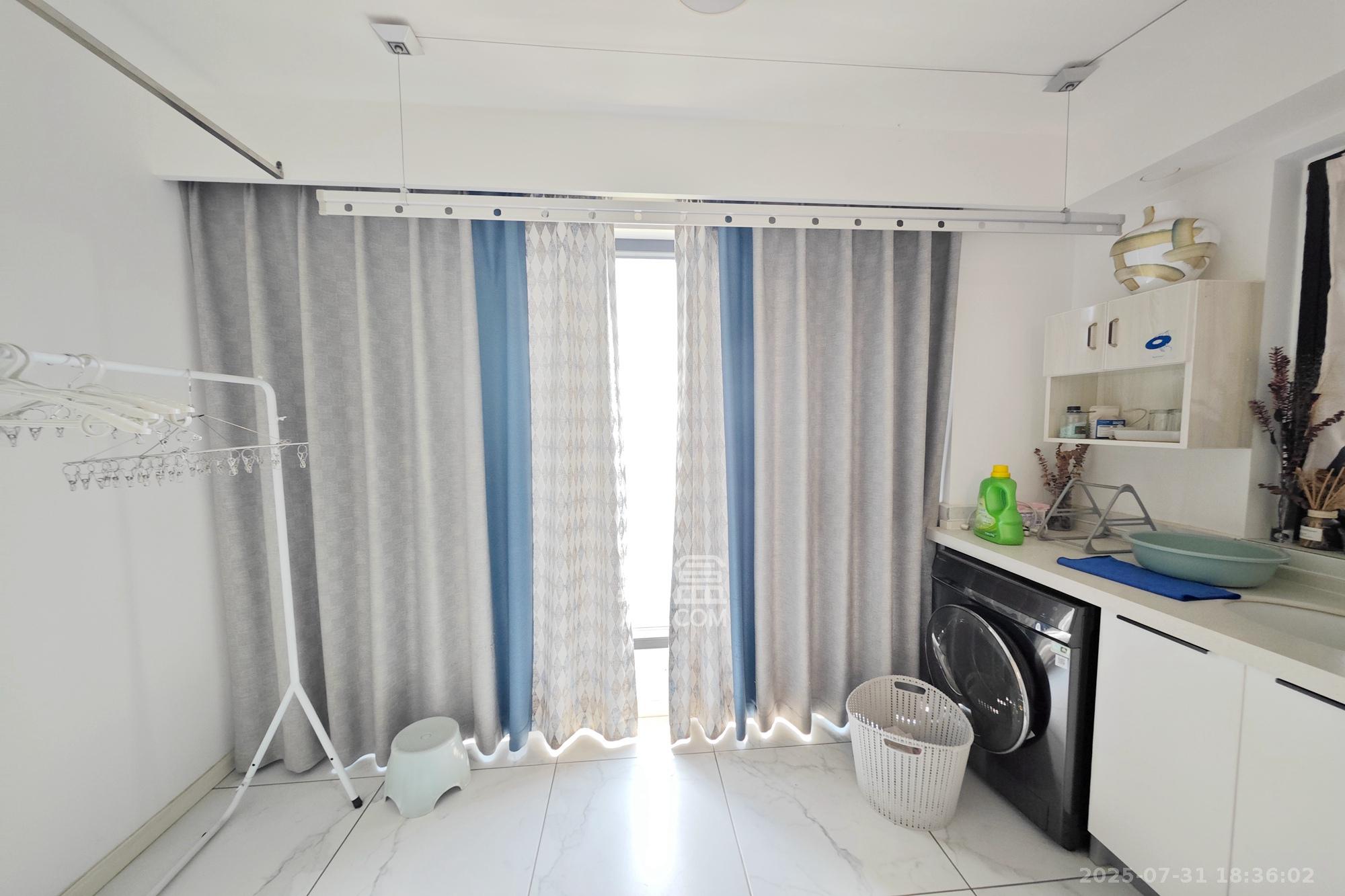 建发中央悦府  3室2厅2卫    126.0万阳台