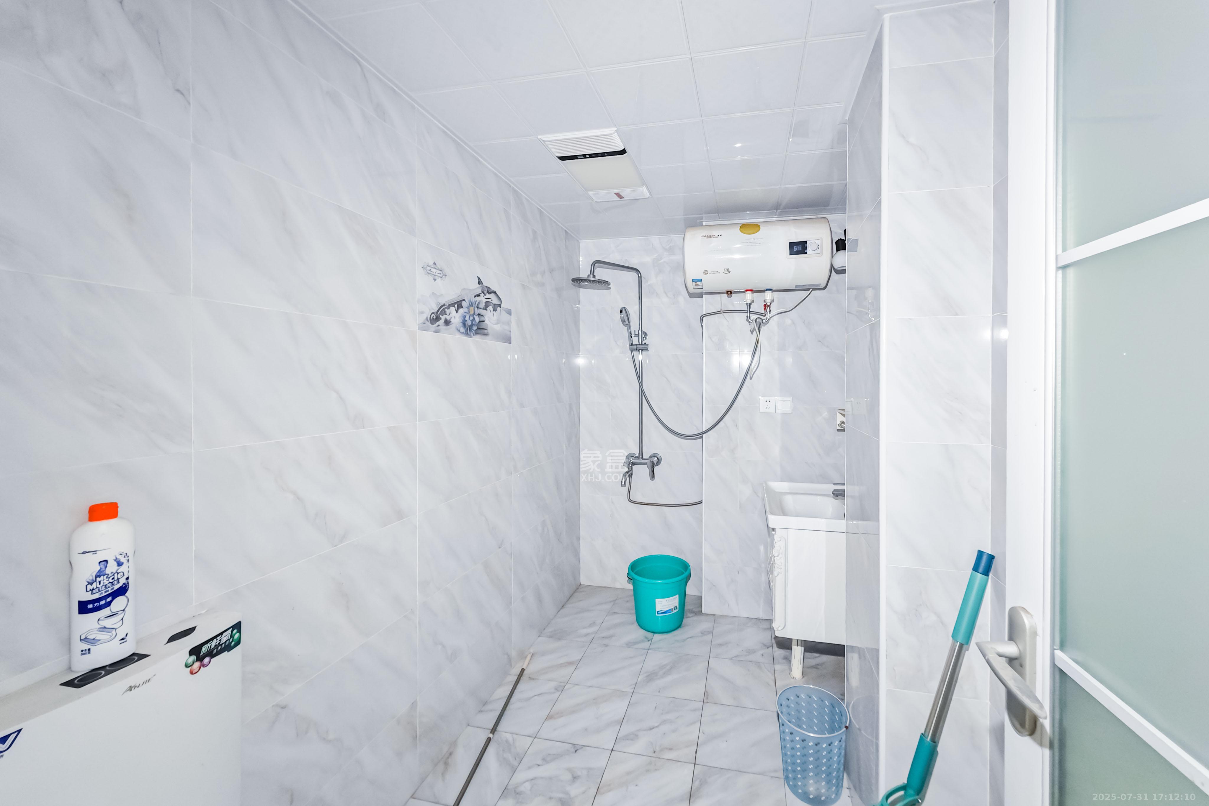 半山公馆(半山国际中心) 1室1厅1卫 80.0万 半山公馆(半山国际中心) 1室1厅1卫 80.0万卫生间