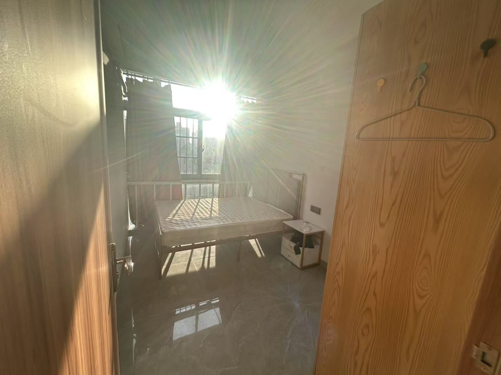 红玫瑰大厦 3室1厅1卫 2600.0元/月 红玫瑰大厦 3室1厅1卫 2600.0元/月室内图