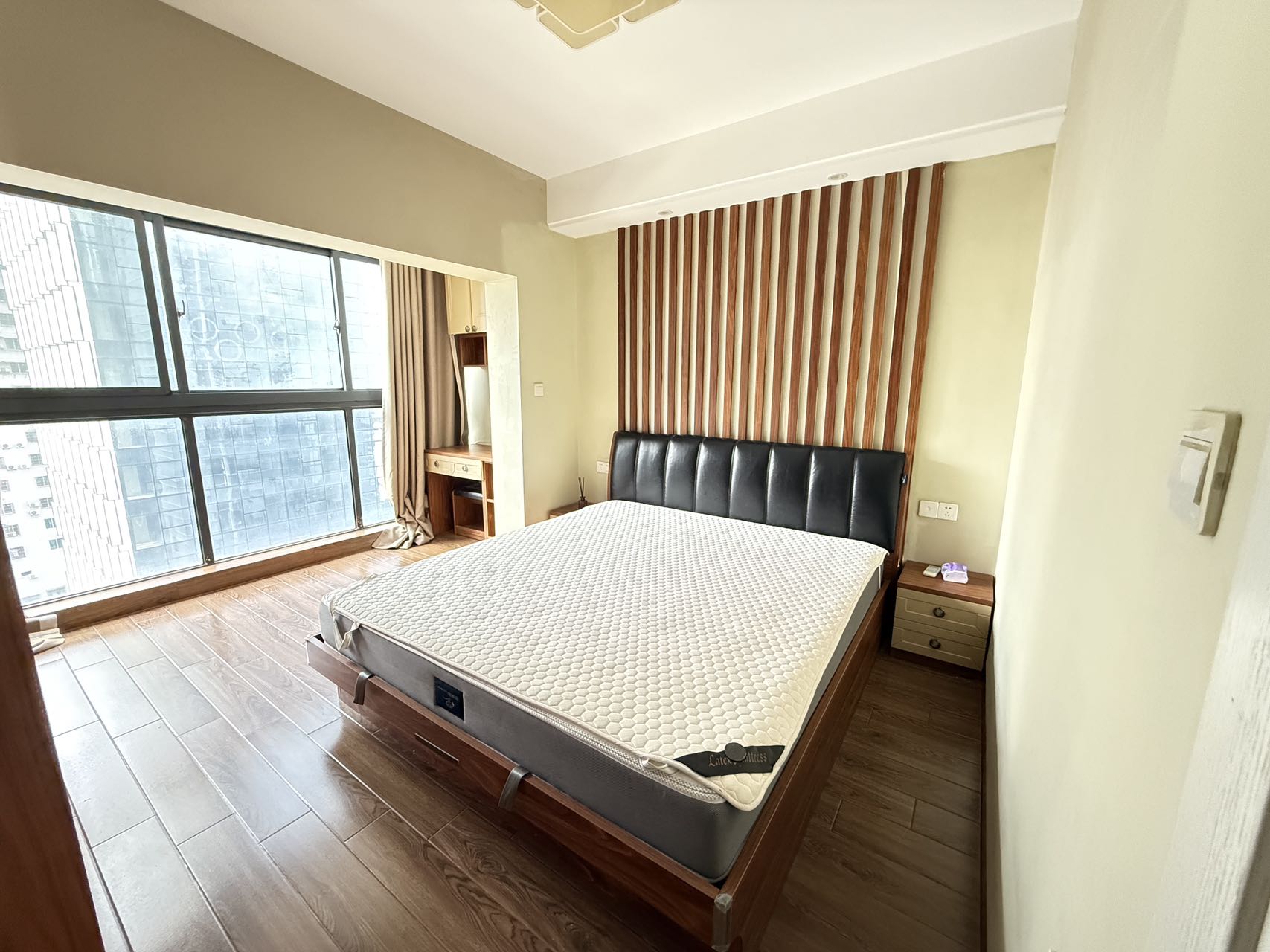 宇建国贸城  2室2厅1卫   4300.00元/月室内图