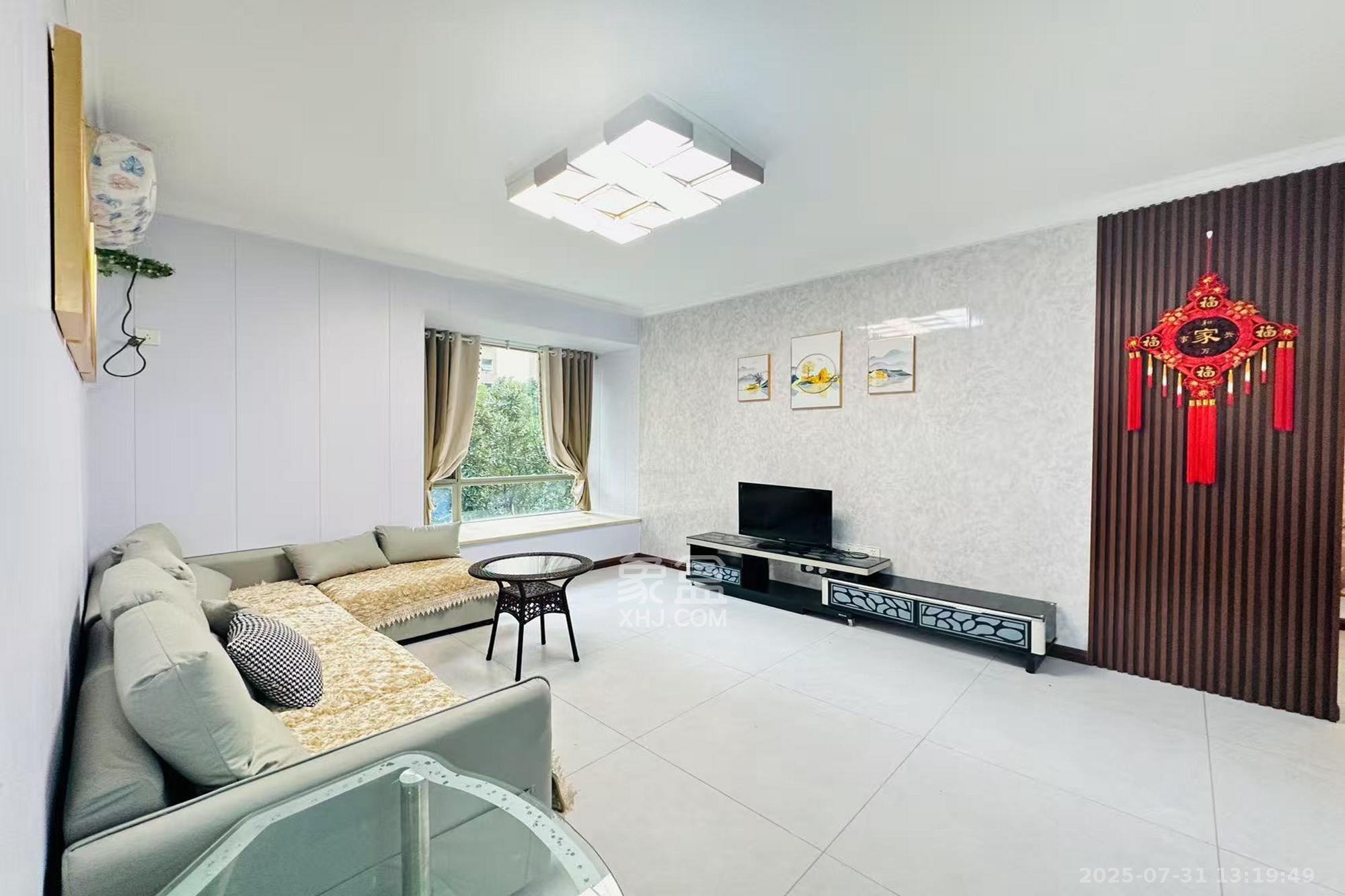 新城新世界一二三期  2室2厅1卫    85.0万客厅