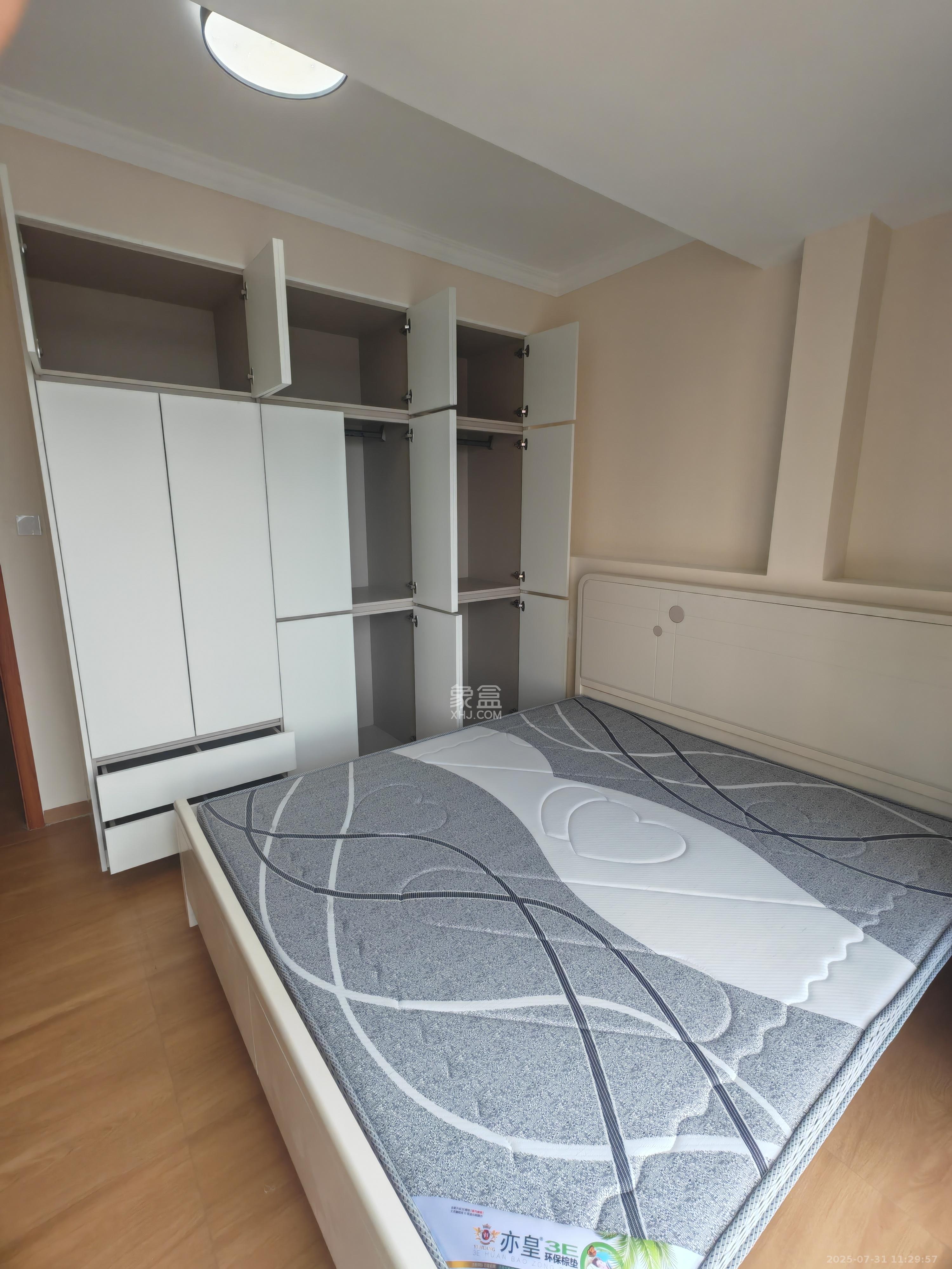 洋湖18克拉（旷远洋湖18克拉）  3室1厅1卫    2300.0元/月室内图