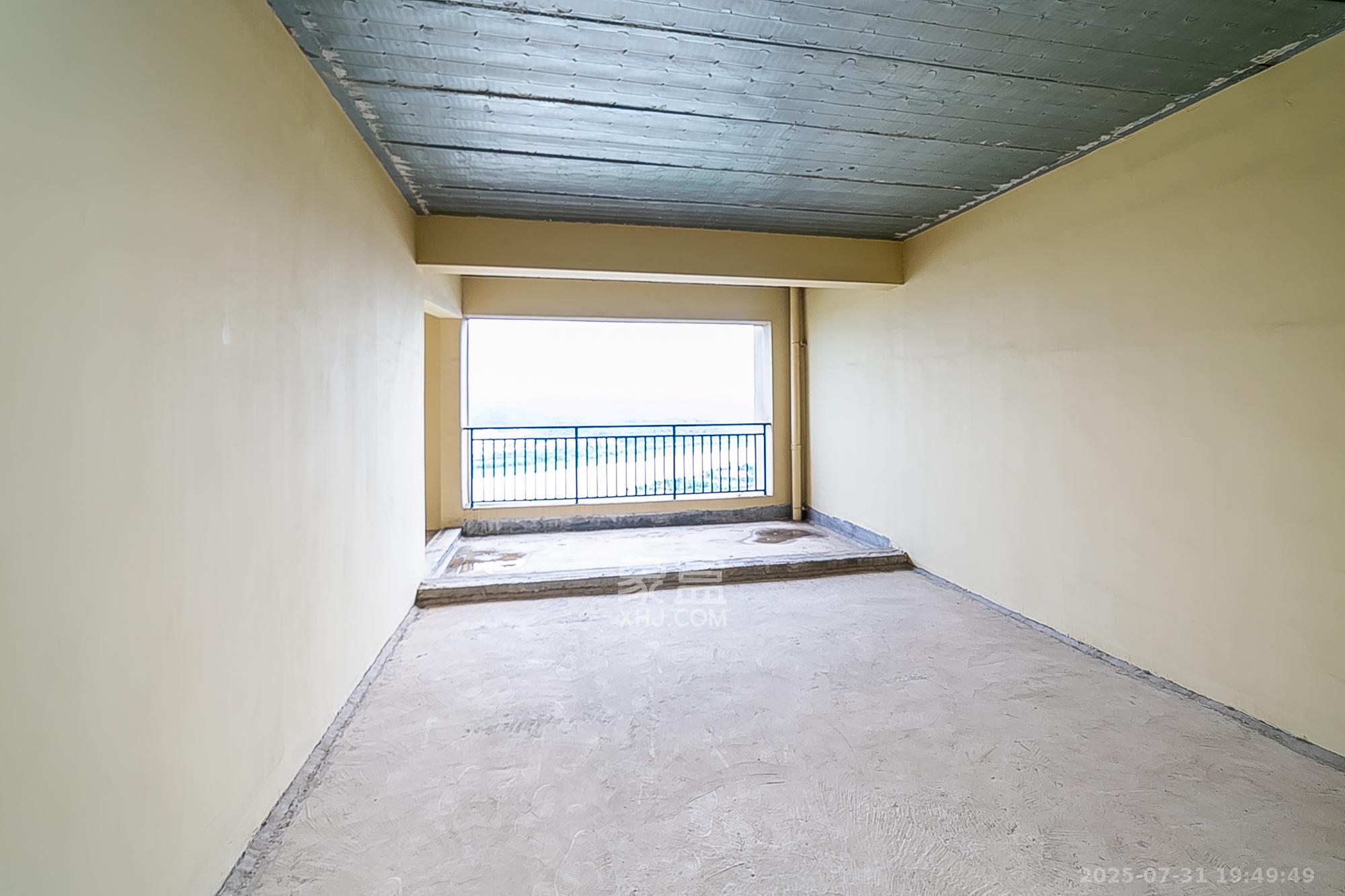 中建江山壹号  5室2厅4卫   730.00万卧室