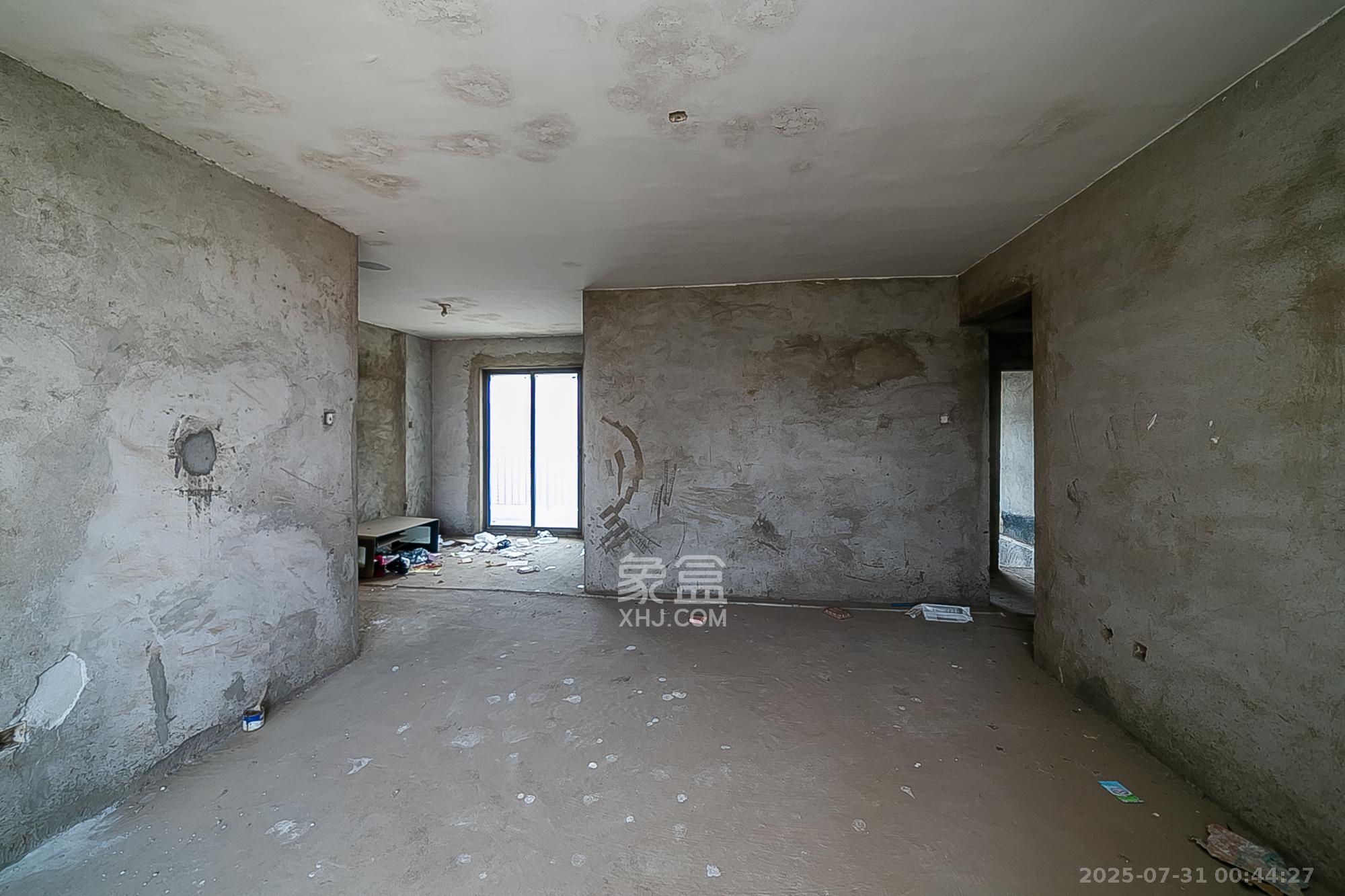 钱隆樽品(一、二、三期)  4室2厅2卫    145.0万 钱隆樽品(一、二、三期)  4室2厅2卫    145.0万客厅