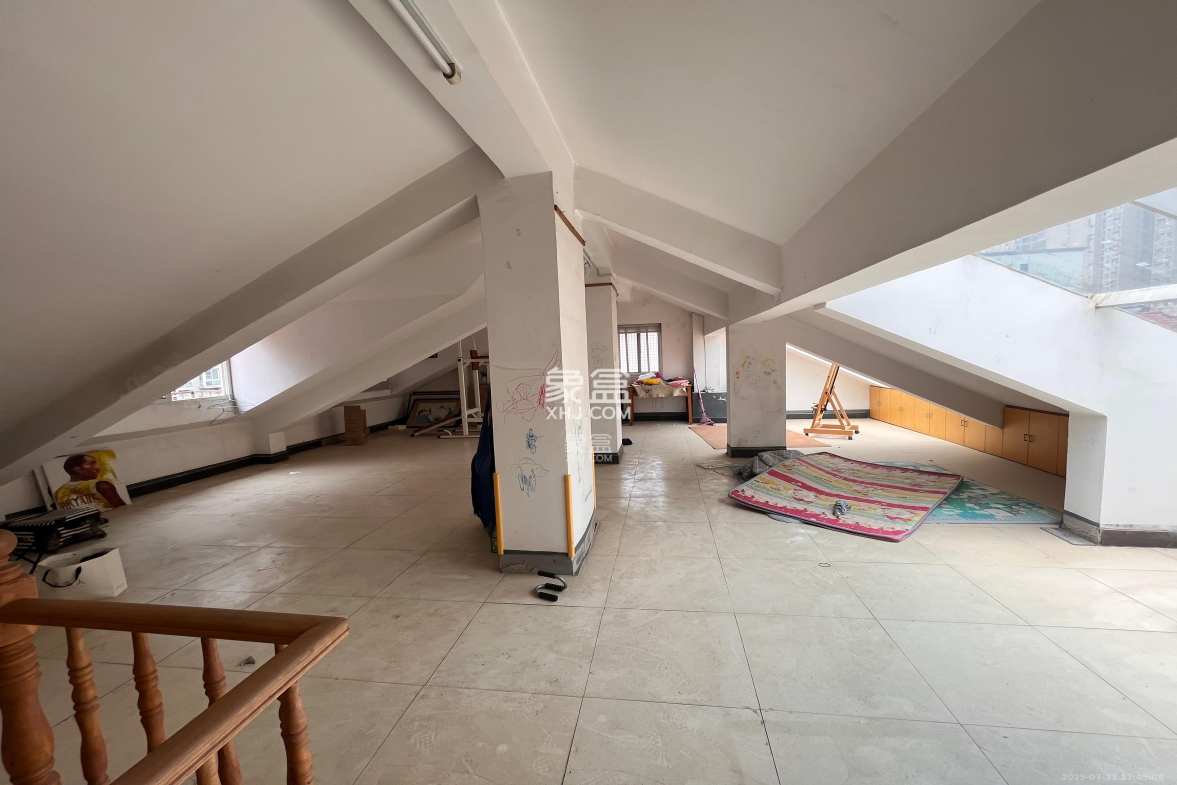 运通馨苑 4室2厅2卫 2000.0元/月 运通馨苑 4室2厅2卫 2000.0元/月室内图