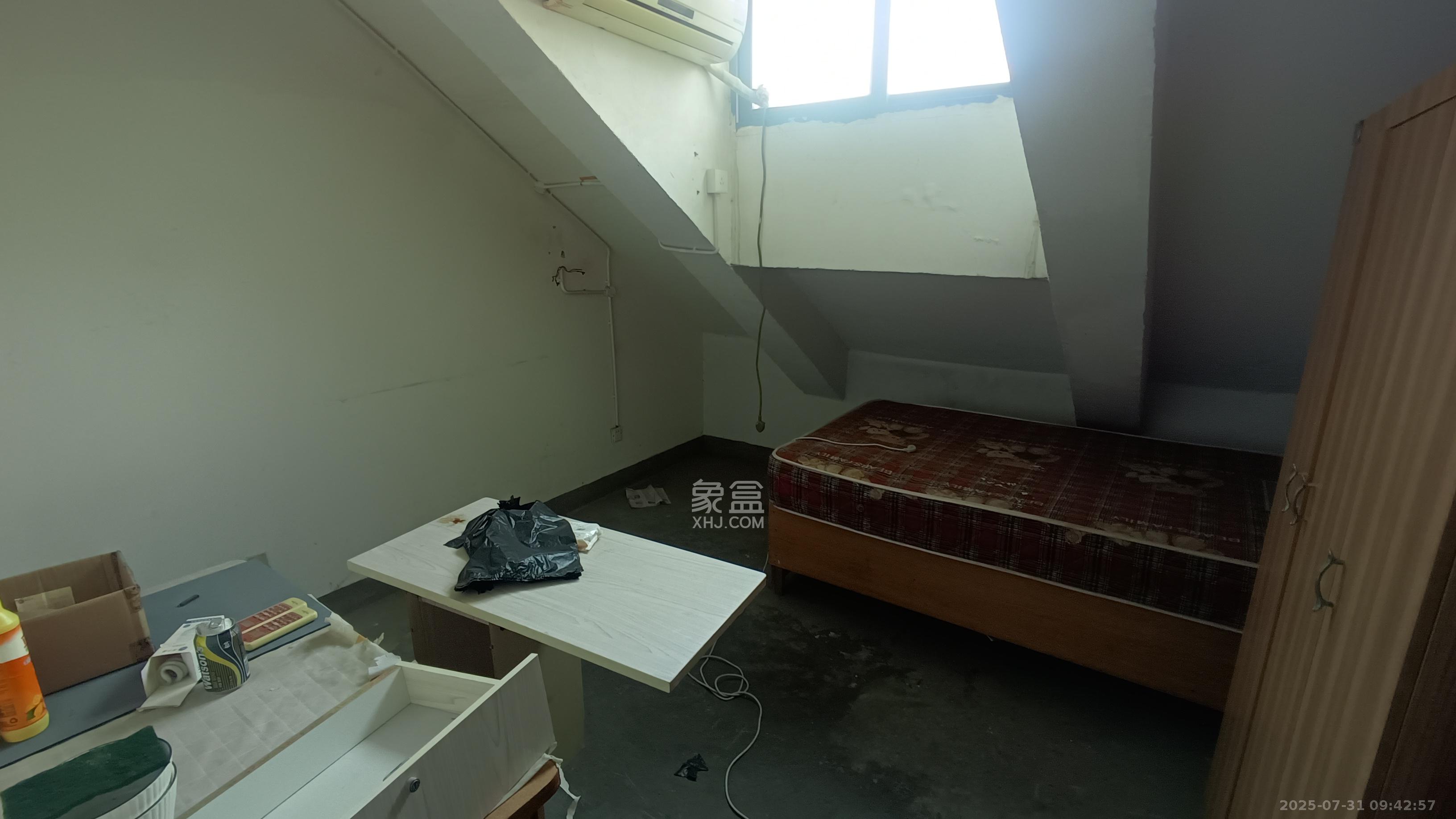 天峰名苑  2室2厅1卫    2400.0元/月室内图