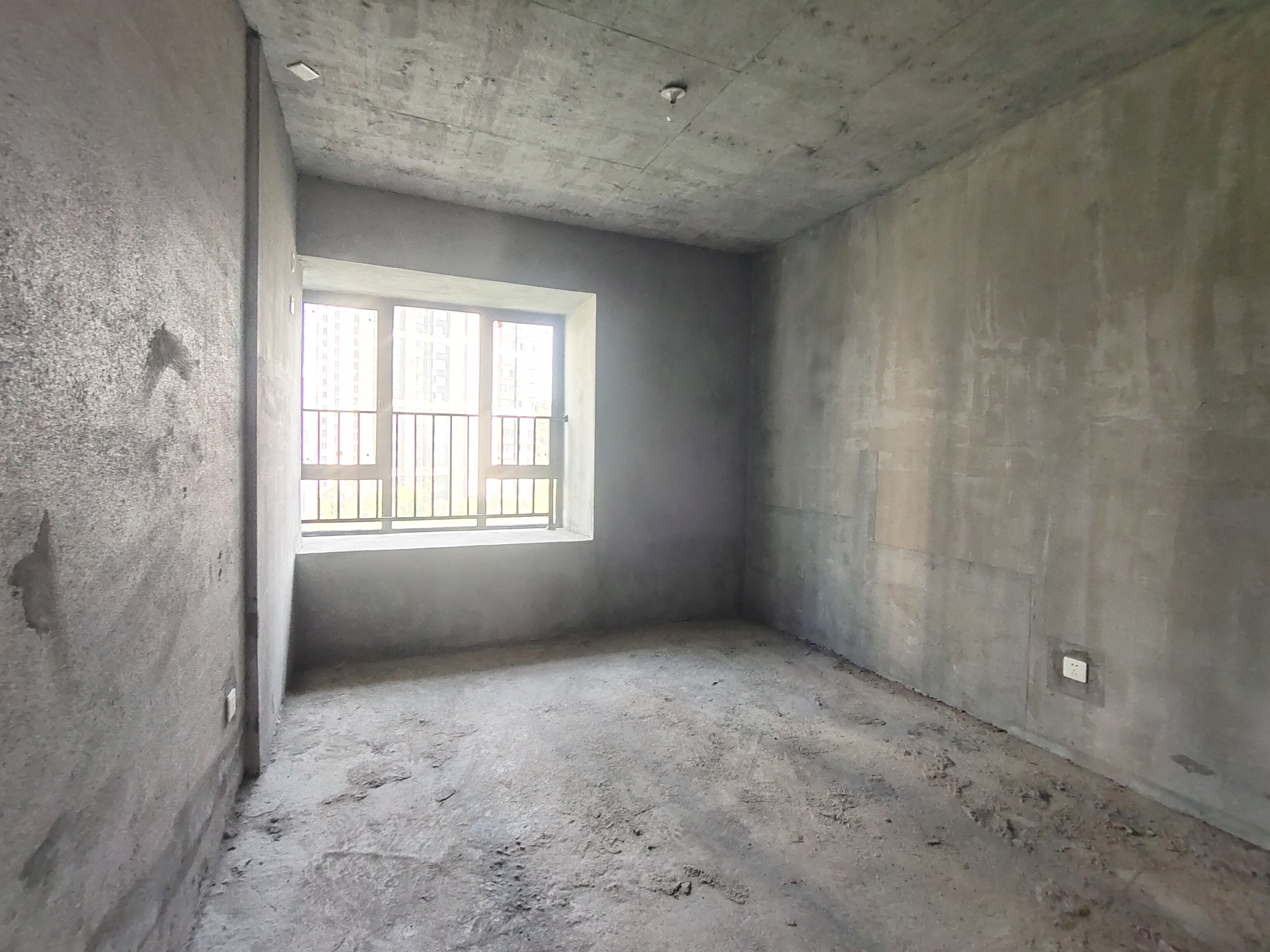 中建凤栖台  4室2厅2卫   58.80万客厅