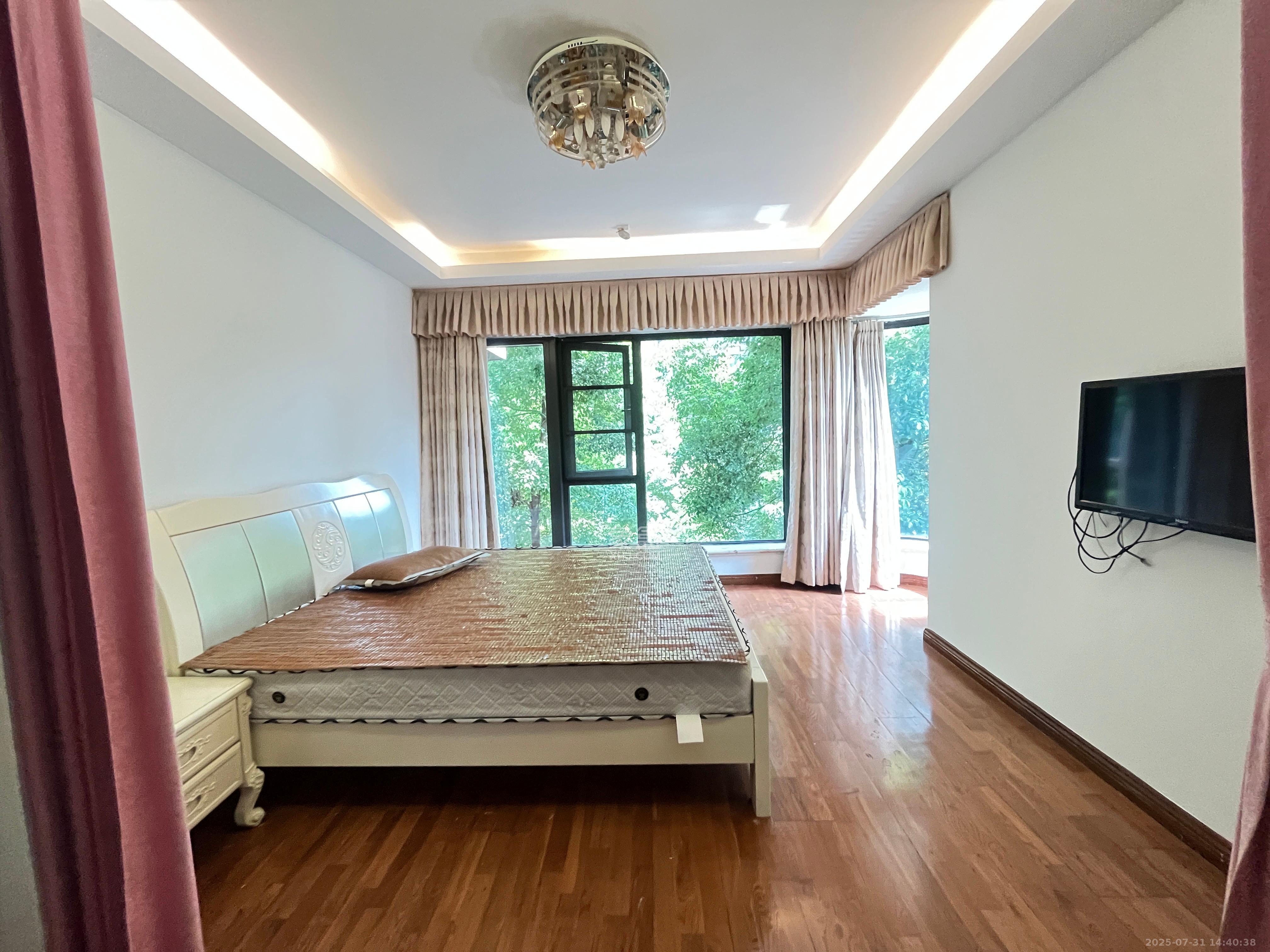 红橡华园(菲莎公馆)  3室2厅2卫    3600.0元/月室内图